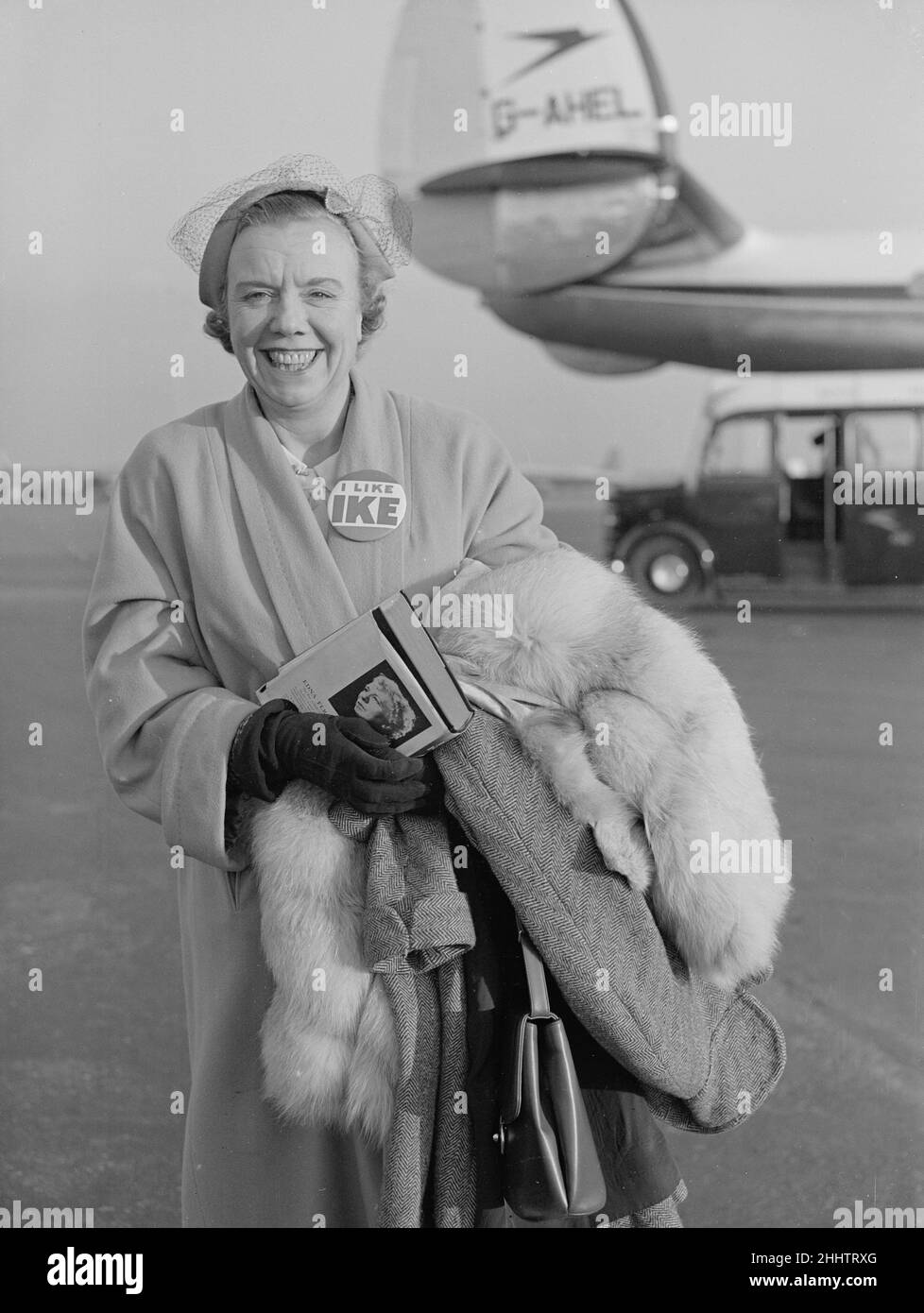 Fur coats 1950s hi-res stock photography and images - Alamy