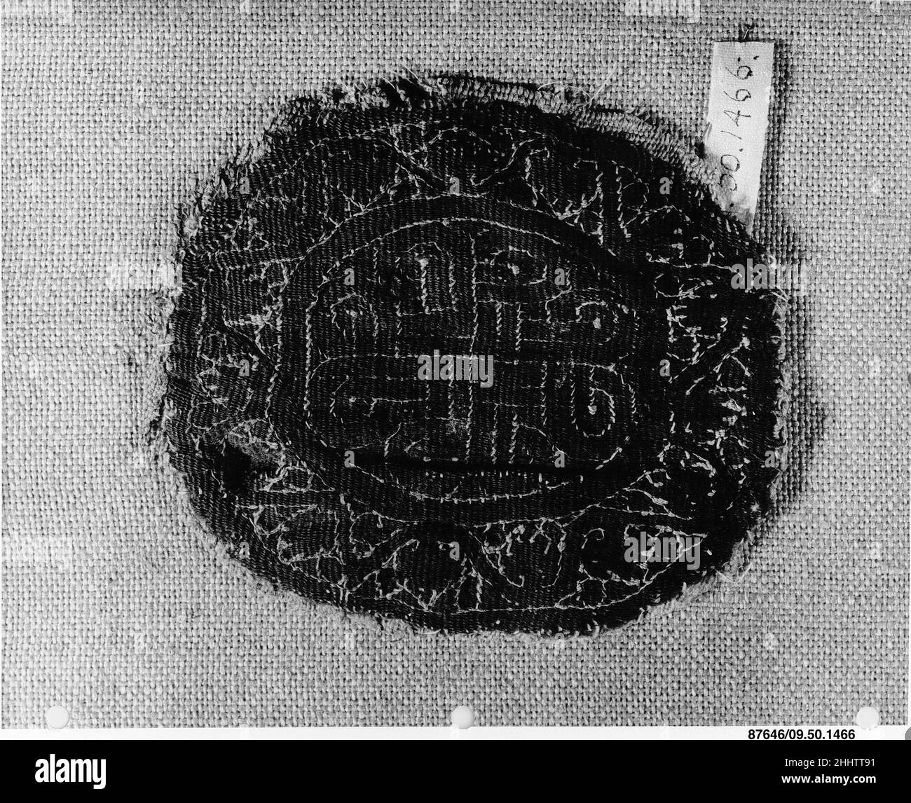 Roundel 4th–5th century. Roundel. 4th–5th century. Linen, wool ...