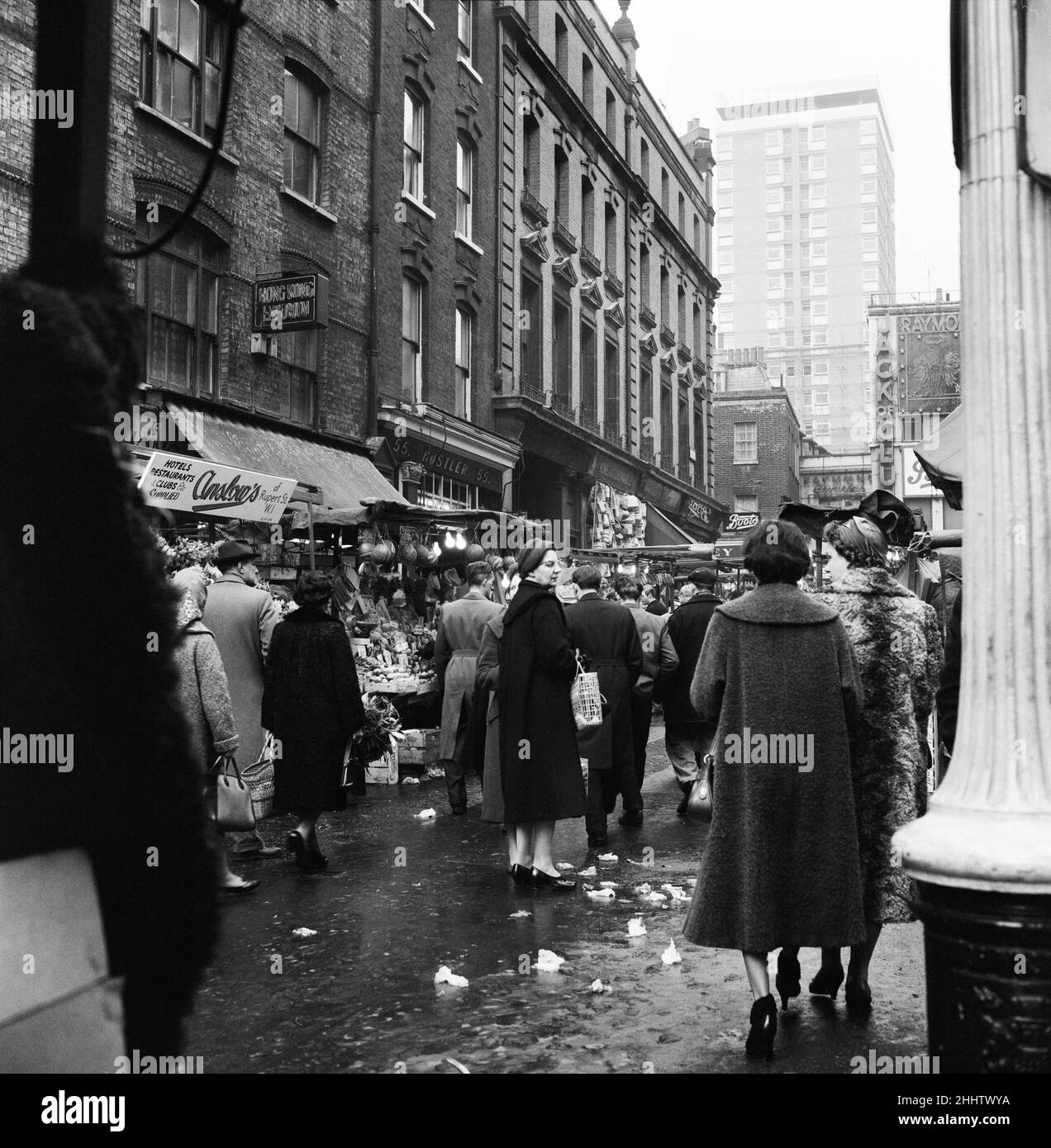 Shoppers shopping in Rupert Street market, Soho London.Circa 1950 Stock Photo