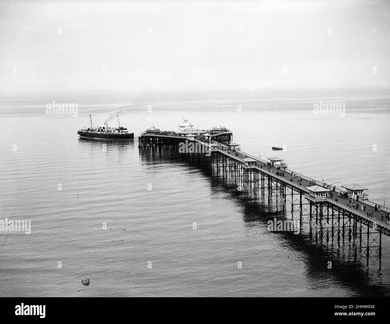 Holiday makers in Llandudno, Conwy County Borough, Clwyd, Wales. 22nd August 1949. Stock Photo