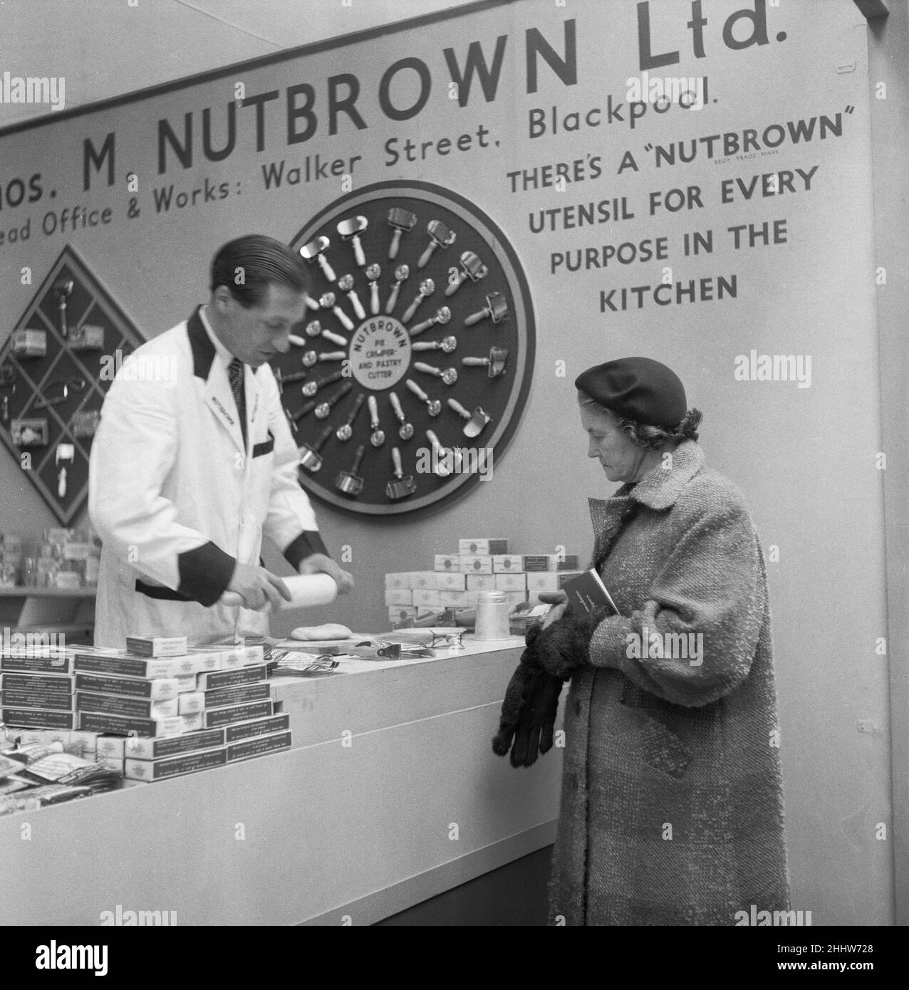 Ideal Home Exhibition Olympia. 3rd March 1955Salesman from Thos M Nutbrown Limited demonstrate the latest in rolling pin technology to a housewife. Stock Photo