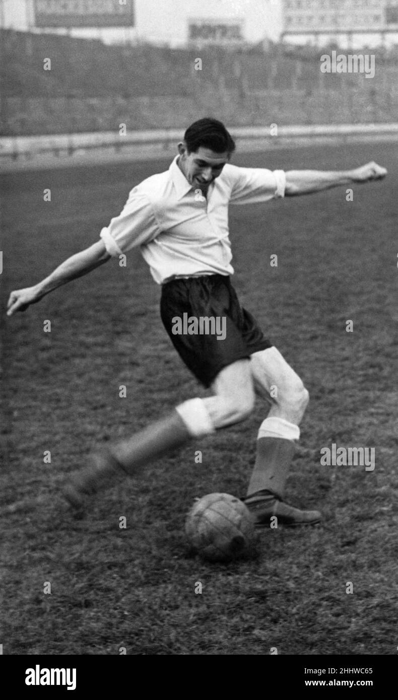John Atyeo, England and Bristol City inside right in action, England international soccer players. Atyeo, December 1955. Stock Photo
