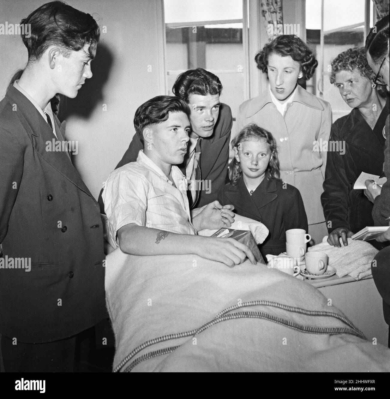 British Prisoners of war released from Korea pictured on their return to Britain. Private Bernard Murphy surrounded by family members on his return. 5th September 1953. Stock Photo