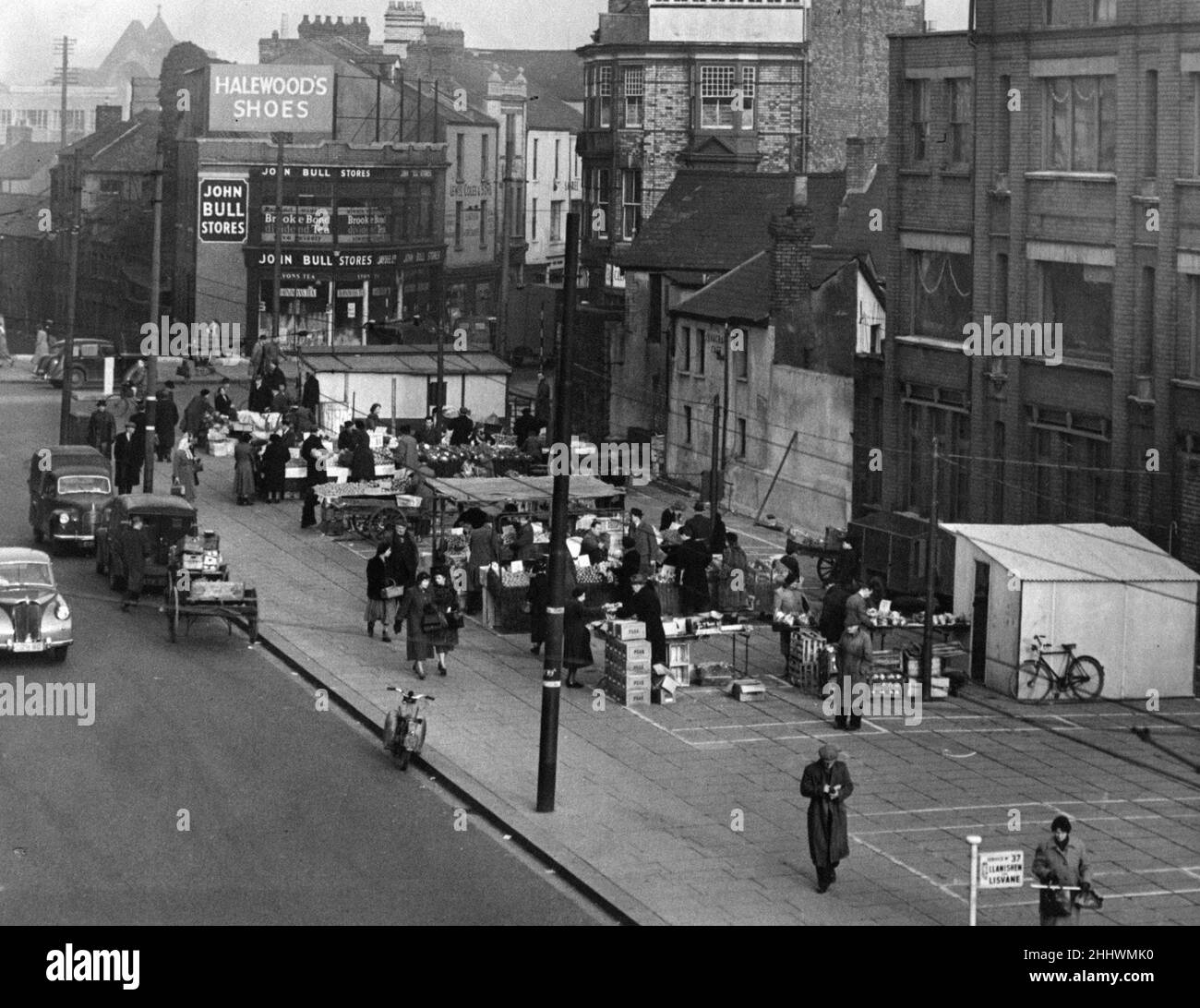 New market site in nearby Mill Lane, Cardiff, Wales, Saturday 2nd July 1955.  The stall holders have been relocated from Hayes Open Air Market (near the Central Library).   Halewood's Shoes John Bull Stores Stock Photo