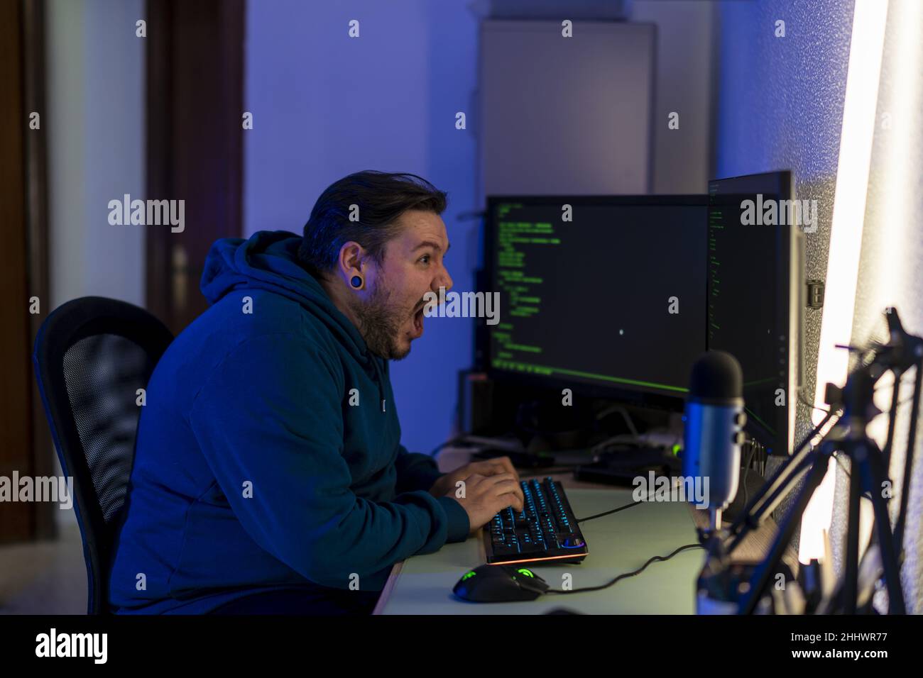 Programmer developer screen desktop hi-res stock photography and images ...