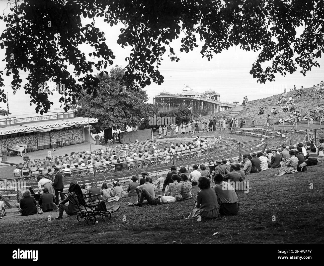 Holiday makers in Llandudno, Conwy County Borough, Clwyd, Wales. 22nd August 1949. Stock Photo