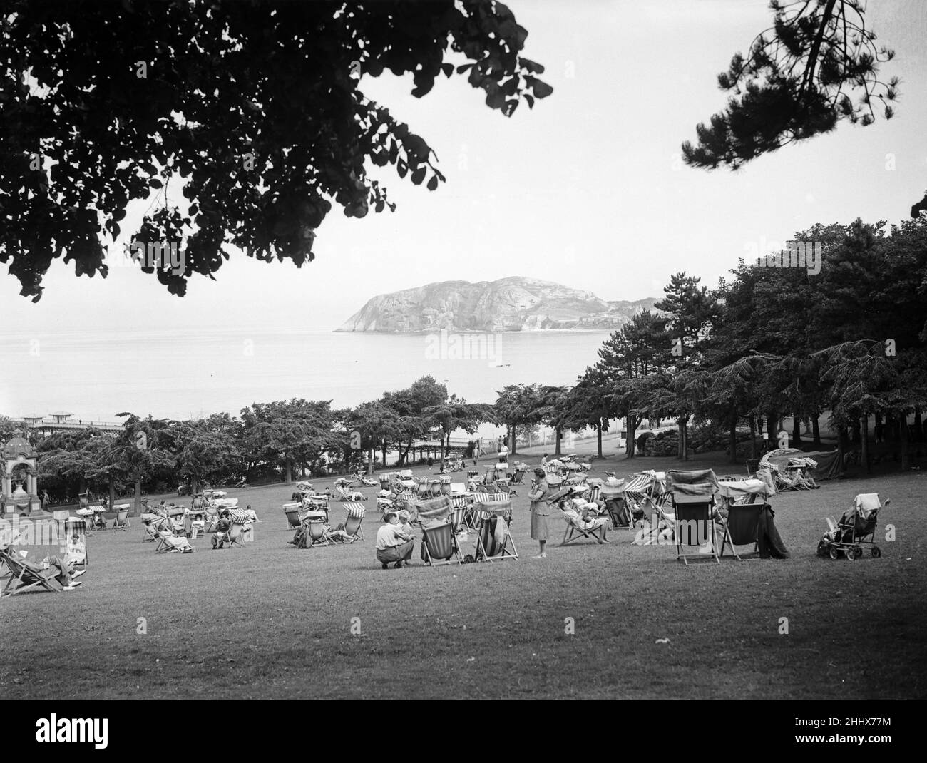 Holiday makers in Llandudno, Conwy County Borough, Clwyd, Wales. 22nd August 1949. Stock Photo