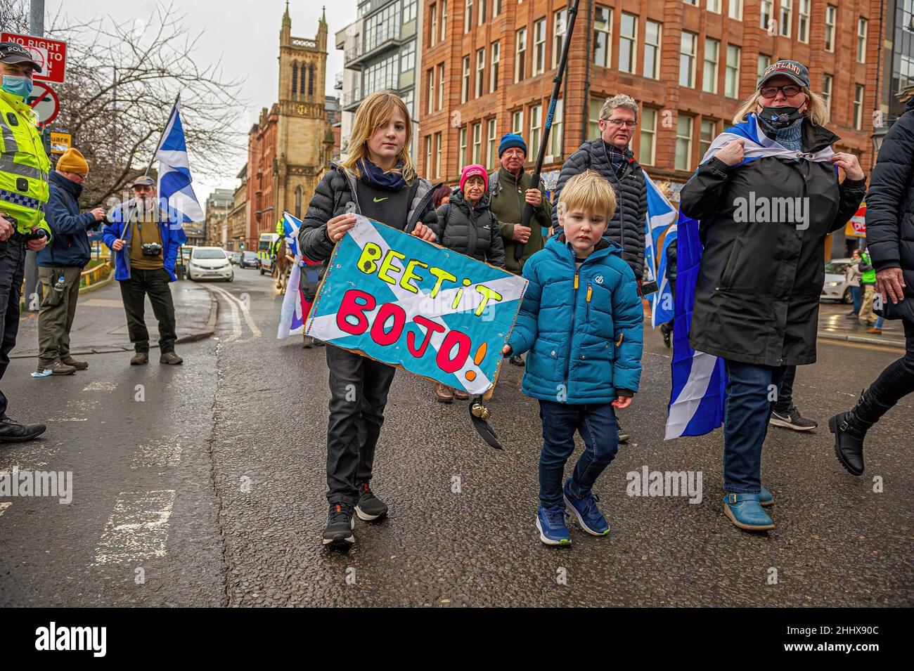 Children are seen holding a placard that says 'BEET IT BOJO!' during the demonstration.1,000 supporters came out in support of the Scottish Independence following the news that UK Prime Minister, Boris Johnson held numerous parties and gatherings at 10 Downing Street during the Coronavirus lockdowns despite laws and bills being introduced to curb the spread of the virus. (Photo by Stewart Kirby / SOPA Images/Sipa USA) Stock Photo