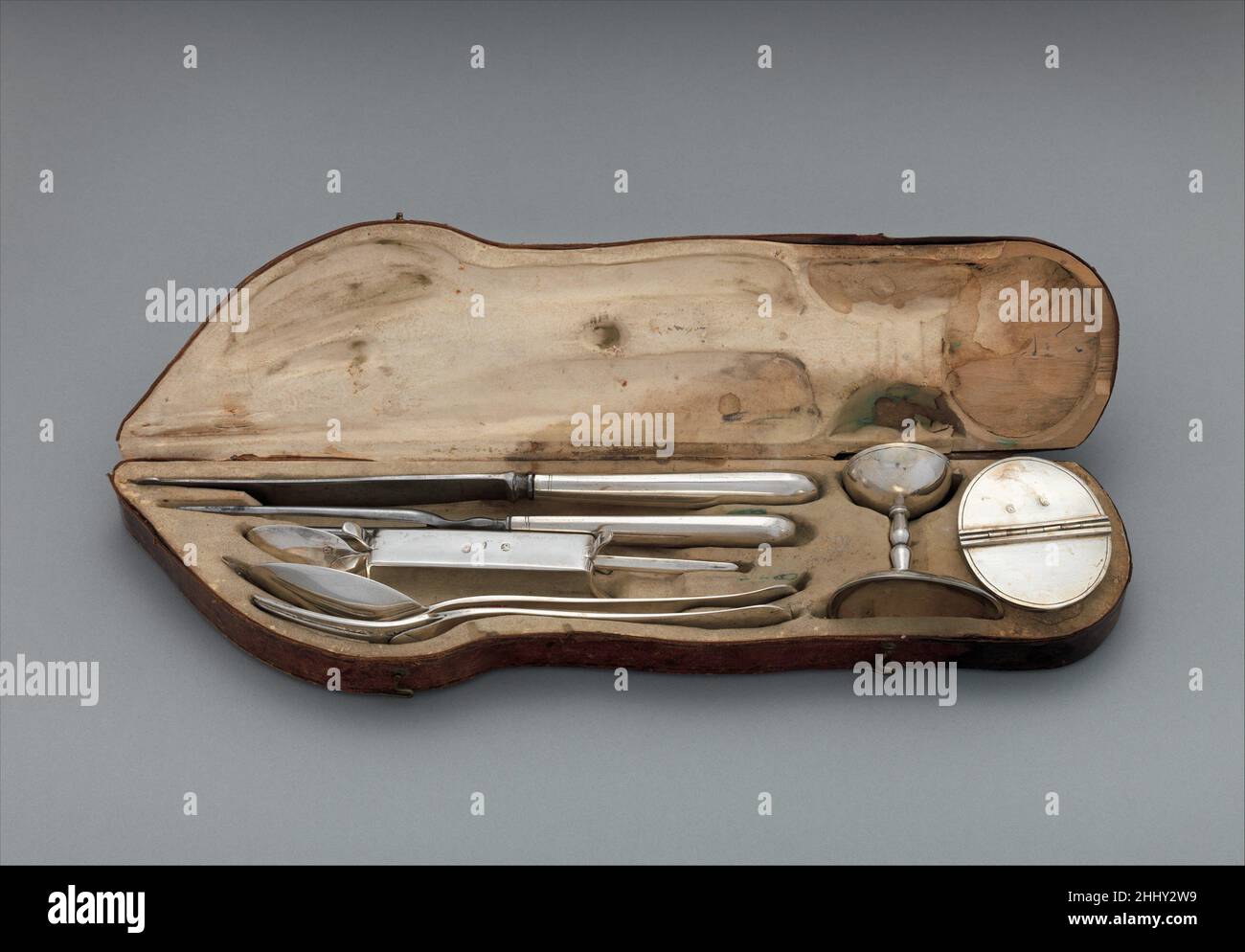 https://c8.alamy.com/comp/2HHY2W9/traveling-set-in-leather-case-mid-18th-century-hungarian-it-is-amazing-that-eight-implements-could-be-compressed-into-this-leather-case-though-similar-in-its-ingredients-to-german-traveling-sets-this-hungarian-version-also-includes-a-type-of-cutlery-rest-in-the-form-of-a-rod-raised-on-legs-that-would-have-helped-protect-a-tablecloth-or-precious-table-surface-it-is-also-remarkable-that-function-and-not-ostentatious-display-governed-the-design-of-each-implement-see-istvn-heller-ungarische-und-siebenbrgische-goldschmiedearbeiten-vom-ende-des-16-jahrhunderts-bis-zum-ende-des-19-jahrhun-2HHY2W9.jpg