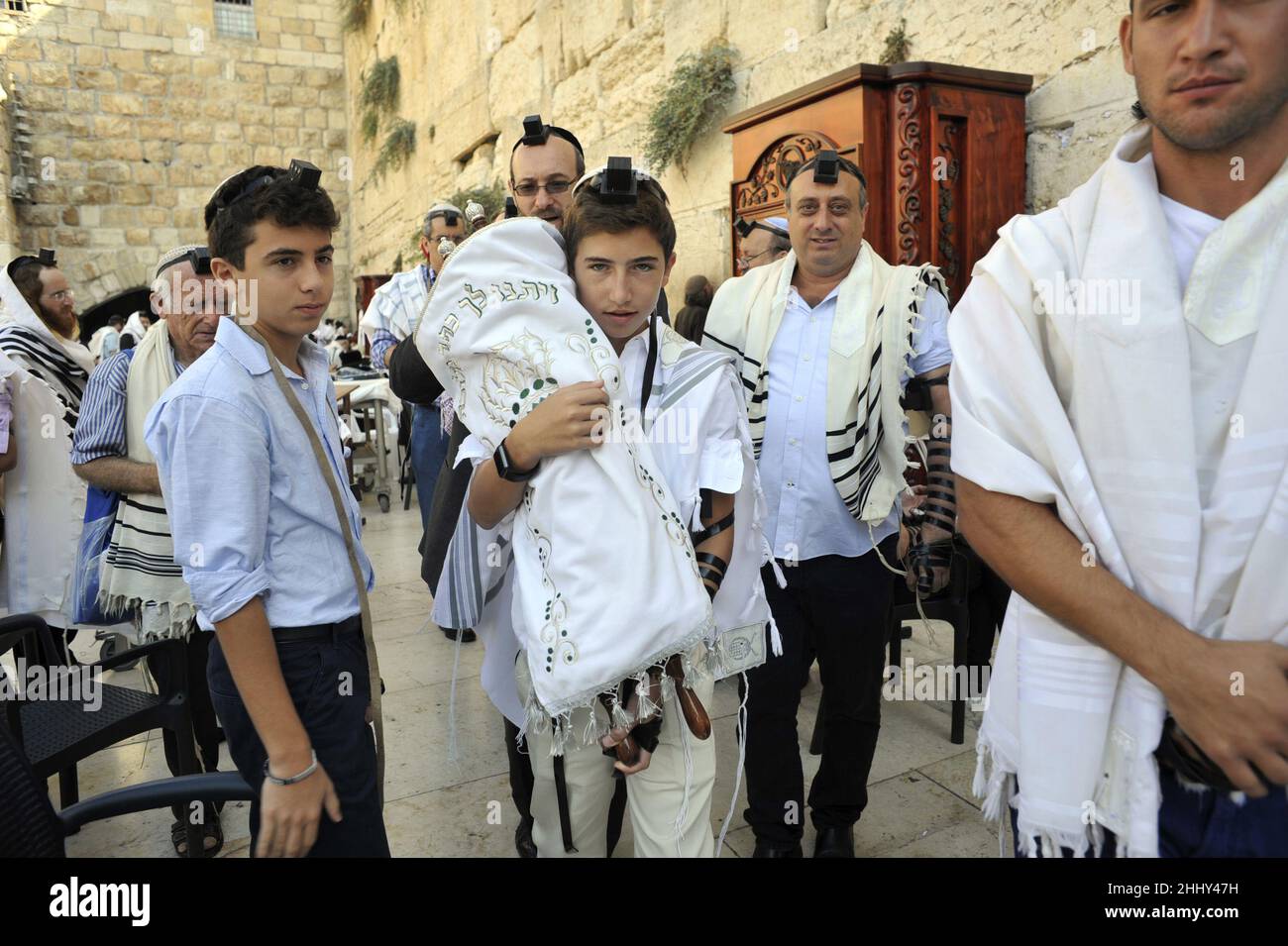 ISRAEL. JERUSALEM. BOY CARRING A SEFER TORAH DURING HIS BAR MITZVA AT THE WESTERN WALL Stock Photo