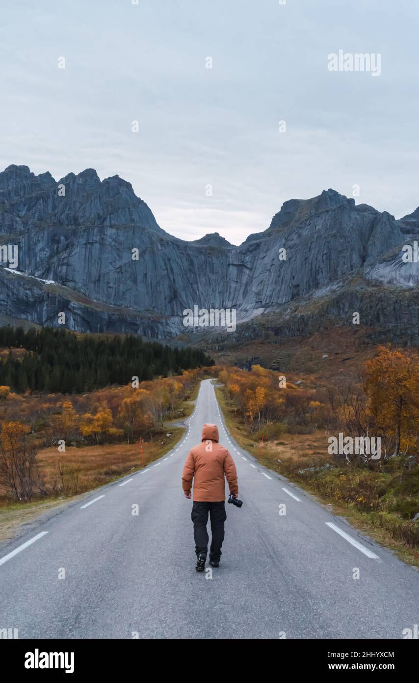 Lonely man walking down street hi-res stock photography and images - Alamy