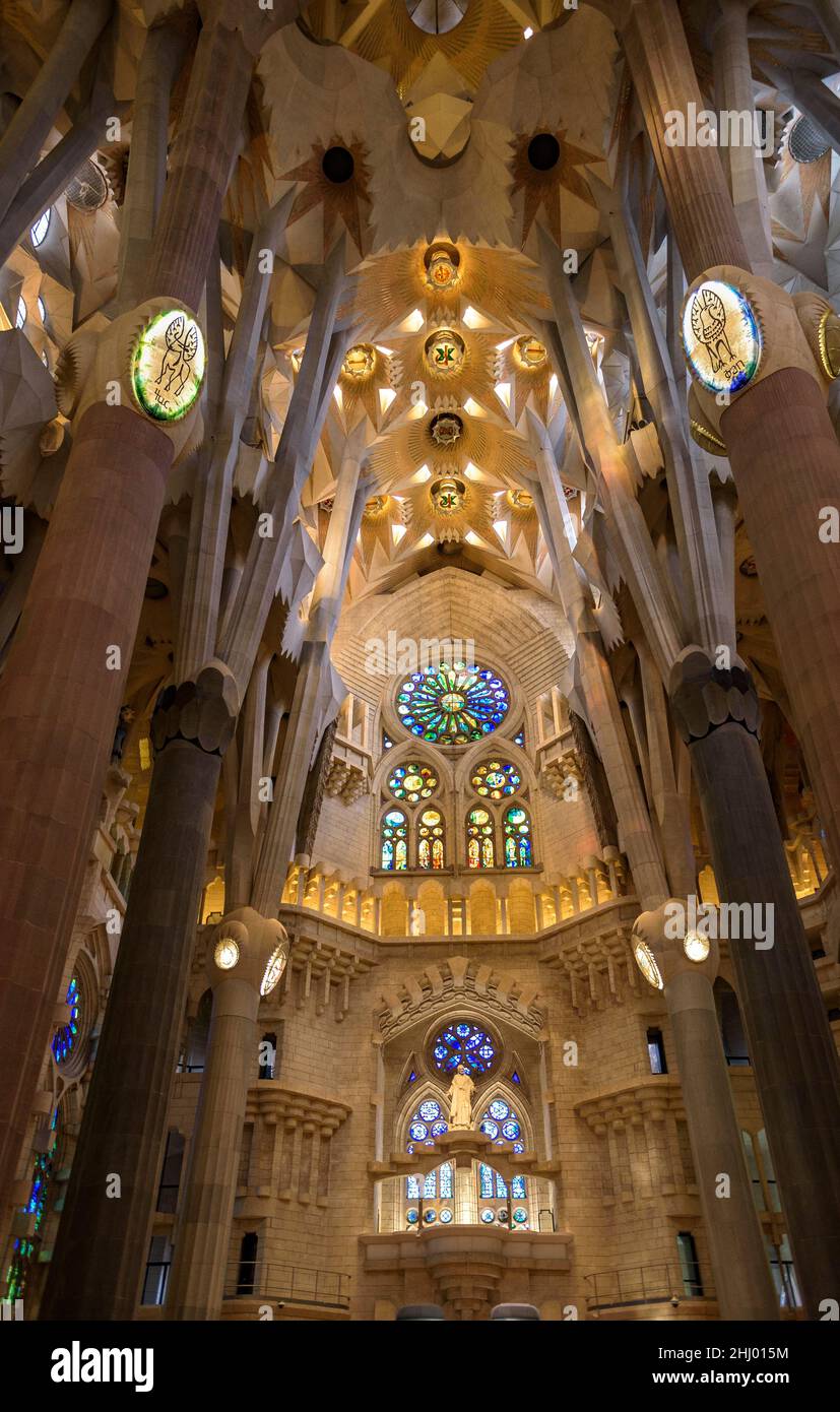 Inside the naves and the transept of the Sagrada Familia Basilica (Barcelona, Catalonia, Spain) ESP: Interior de las naves de la Sagrada Familia, BCN Stock Photo