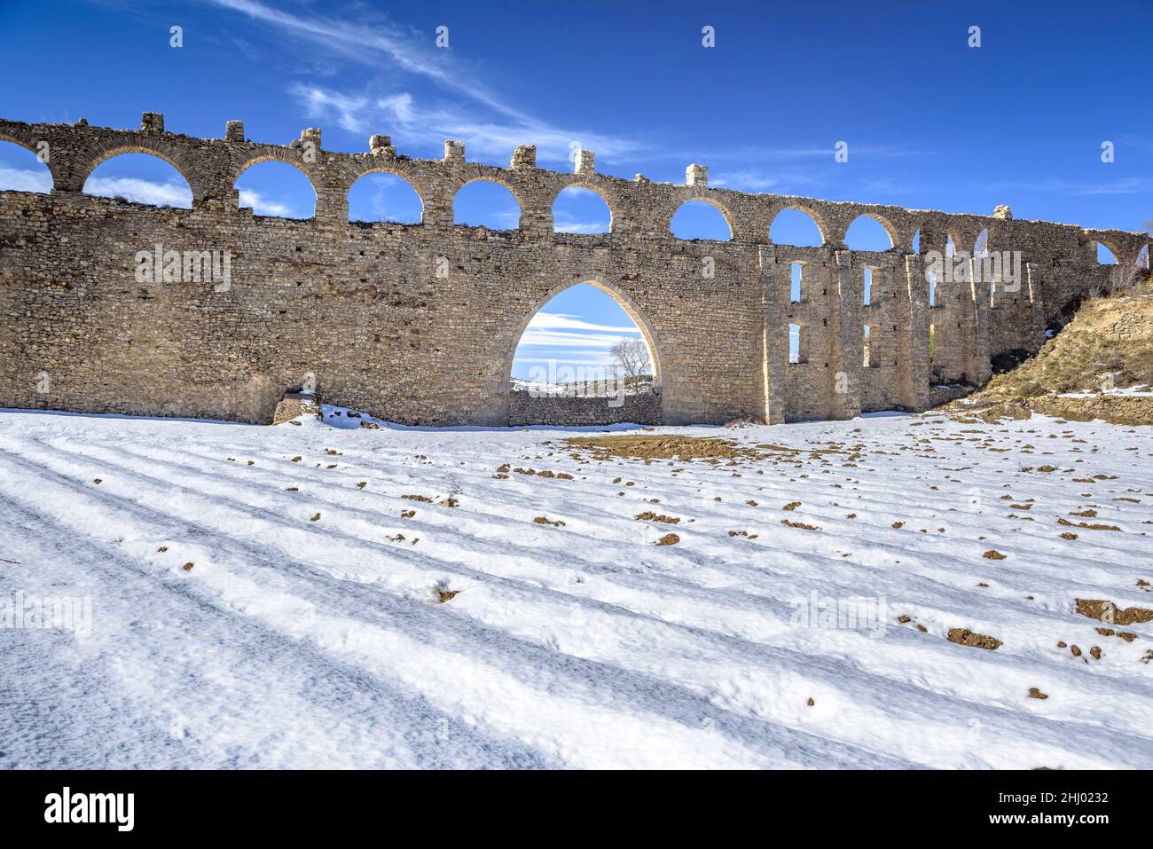 Morella aqueduct after a snowfall in winter (Castellón province, Valencian Community, Spain) ESP: Acueducto de Morella tras una nevada, Com Valenciana Stock Photo