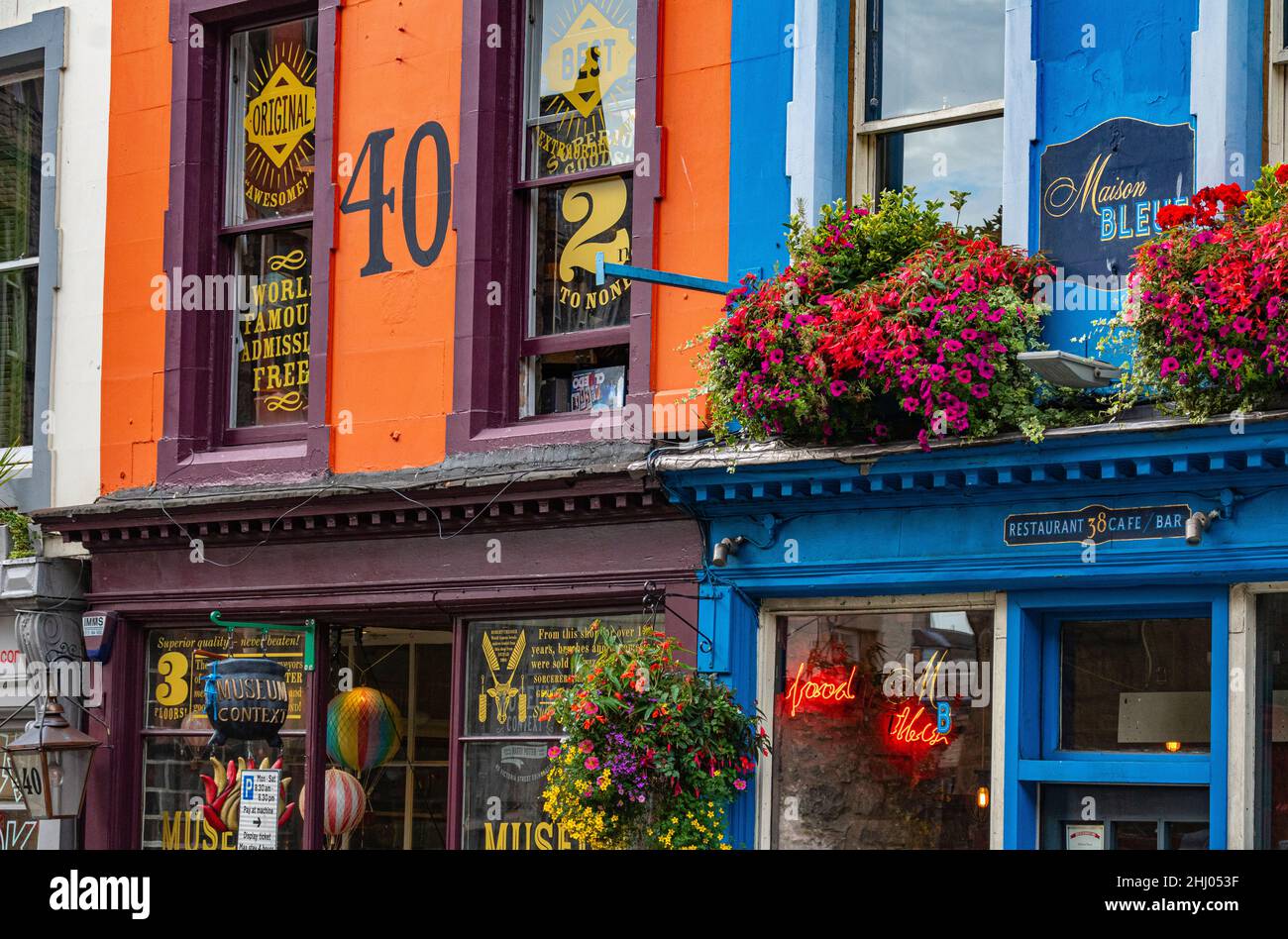 Bright Colourful Architectural Detail With Shop Fronts and Window Boxes in Edinburgh’s Famous West Bow & Victoria Terrace: Edinburgh, Scotland. Stock Photo