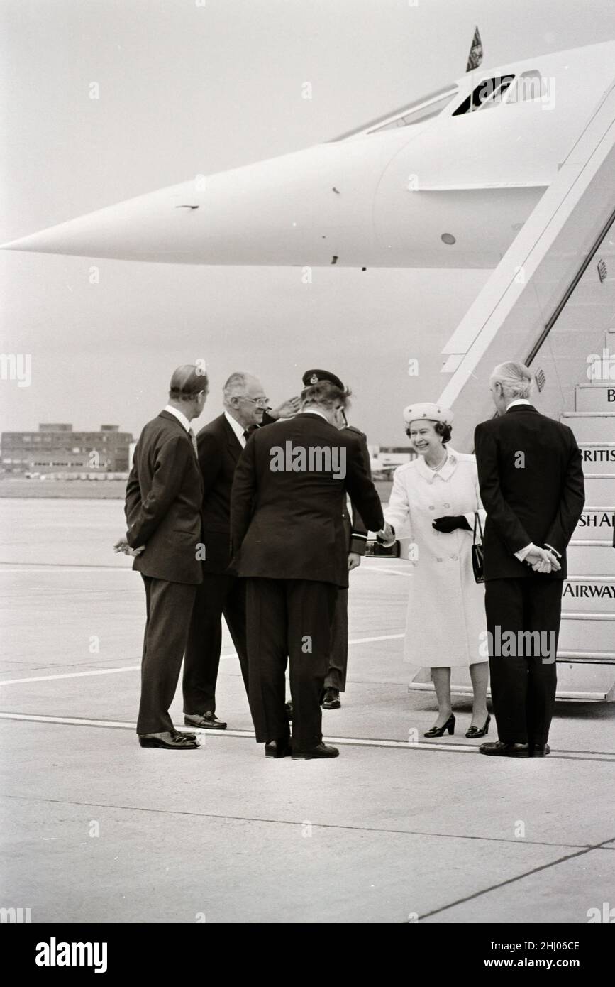 Queen Elizabeth II viewing British Airways Concorde 1989 with Prince