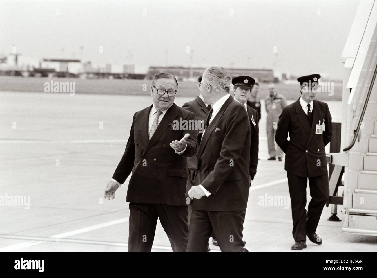 Lord King of Wartnaby viewing British Airways Concorde 1989 with Queen