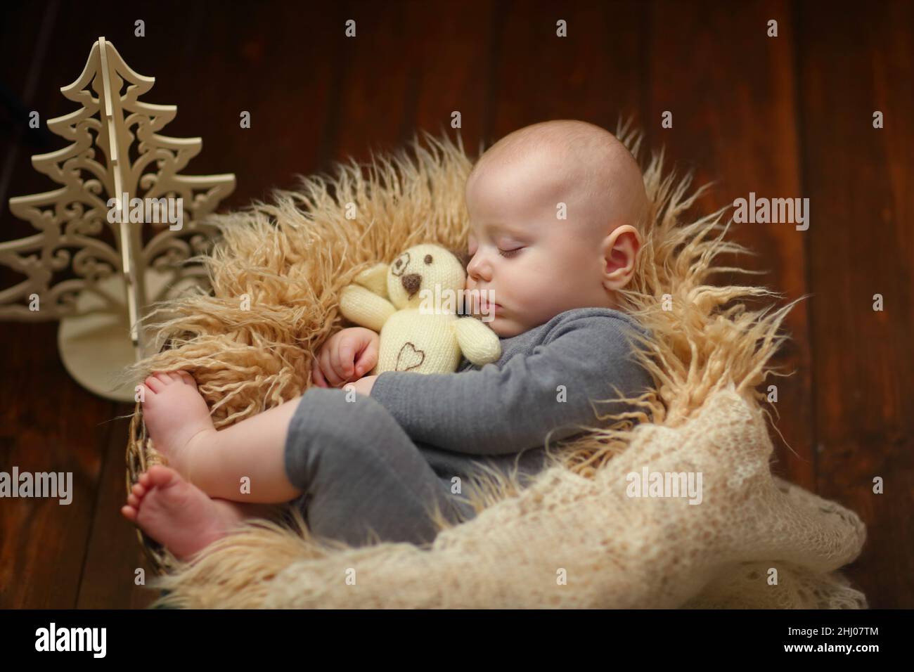 Night light baby crib hires stock photography and images Alamy