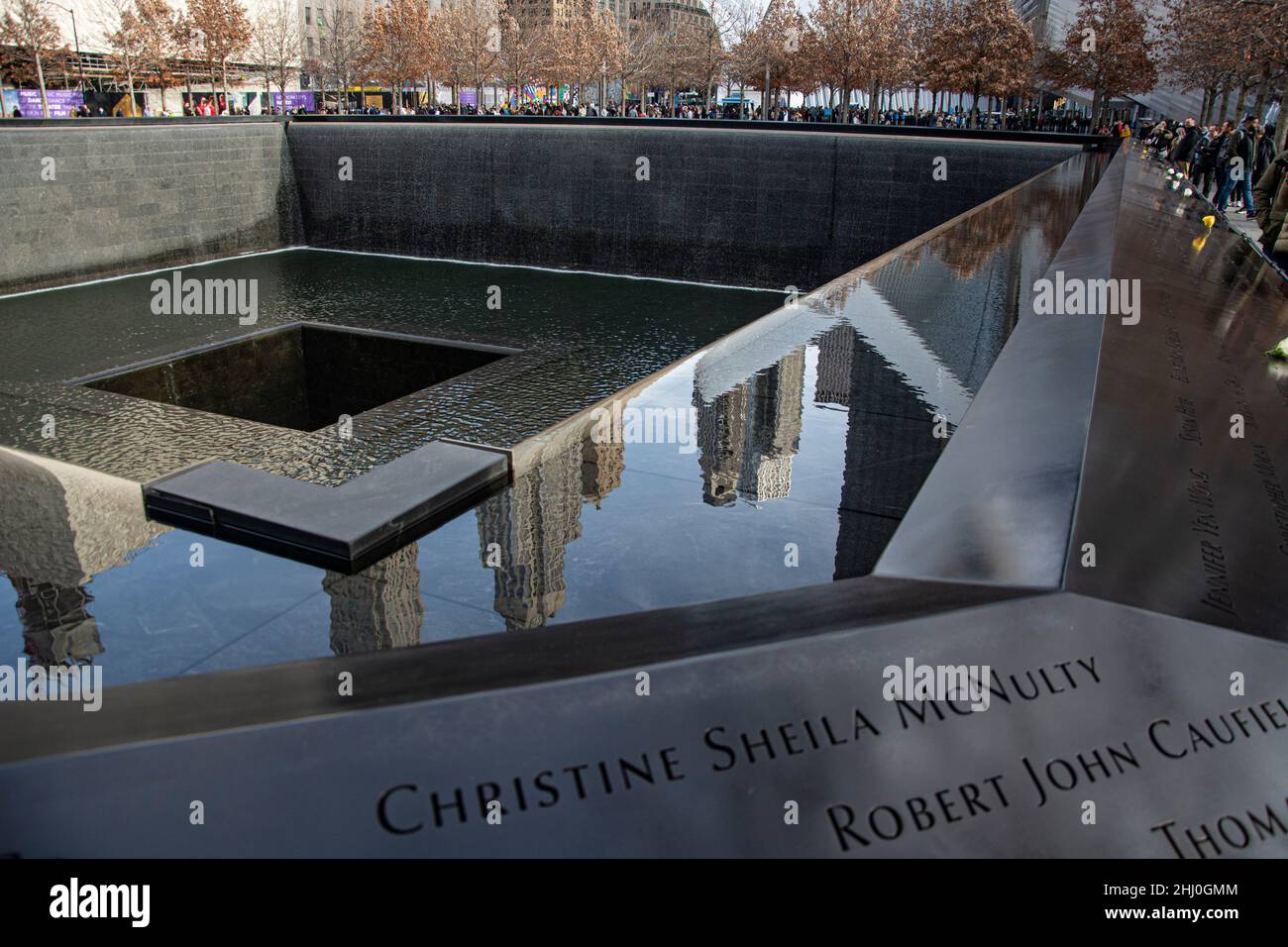 New York: Die Memorial Pools mit den Namen der getöten Personen der Attentate von 9/11 Stock Photo