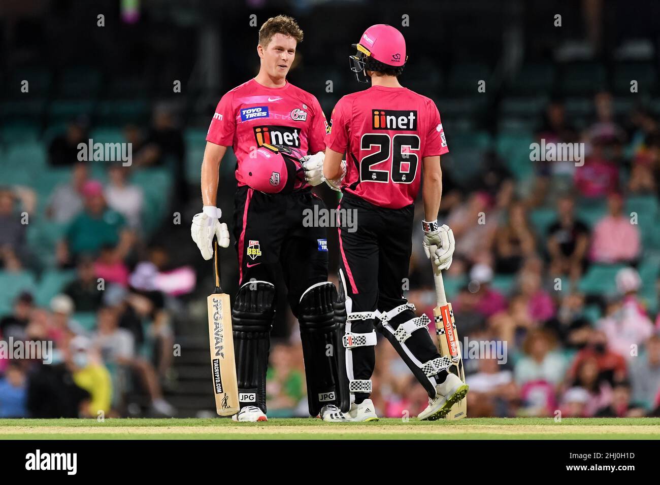 Sydney, Australia, 26 January, 2022. Carlos Brathwaite of the Sixers and Hayden Kerr of the Sixers talk between overs during the Big Bash League Challenger cricket match between Sydney Sixers and Adelaide Strikers at The Sydney Cricket Ground on January 26, 2022 in Sydney, Australia. Credit: Steven Markham/Speed Media/Alamy Live News Stock Photo