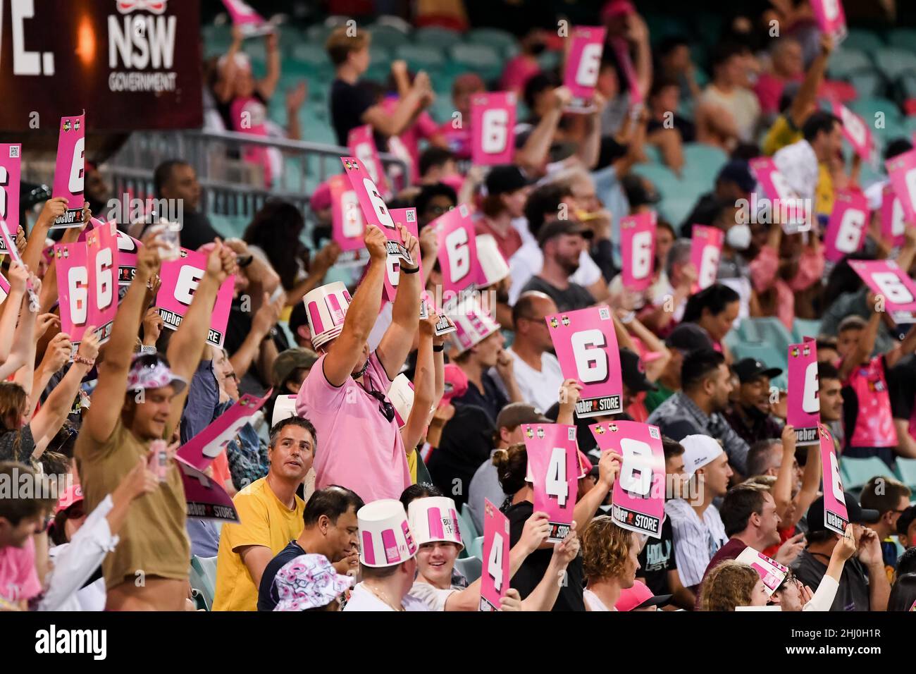 Sydney, Australia, 26 January, 2022. Fans cheer during the Big Bash League Challenger cricket match between Sydney Sixers and Adelaide Strikers at The Sydney Cricket Ground on January 26, 2022 in Sydney, Australia. Credit: Steven Markham/Speed Media/Alamy Live News Stock Photo