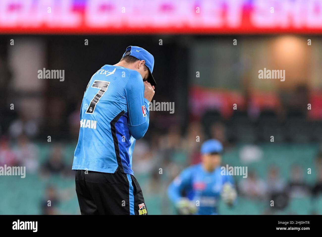 Sydney, Australia, 26 January, 2022. Matt Renshaw of the Strikers catches out Dan Christian of the Sixers during the Big Bash League Challenger cricket match between Sydney Sixers and Adelaide Strikers at The Sydney Cricket Ground on January 26, 2022 in Sydney, Australia. Credit: Steven Markham/Speed Media/Alamy Live News Stock Photo