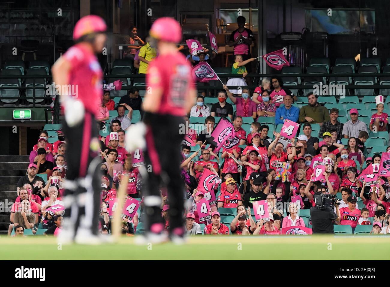 Sydney, Australia, 26 January, 2022. Sydney fans cheer during the Big Bash League Challenger cricket match between Sydney Sixers and Adelaide Strikers at The Sydney Cricket Ground on January 26, 2022 in Sydney, Australia. Credit: Steven Markham/Speed Media/Alamy Live News Stock Photo