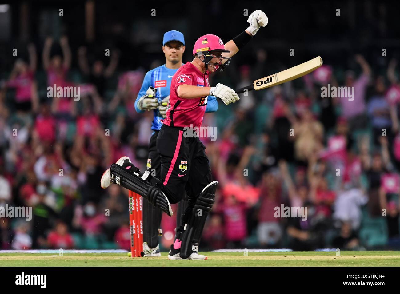 Sydney, Australia, 26 January, 2022. Hayden Kerr of the Sixers scores the winning runs during the Big Bash League Challenger cricket match between Sydney Sixers and Adelaide Strikers at The Sydney Cricket Ground on January 26, 2022 in Sydney, Australia. Credit: Steven Markham/Speed Media/Alamy Live News Stock Photo