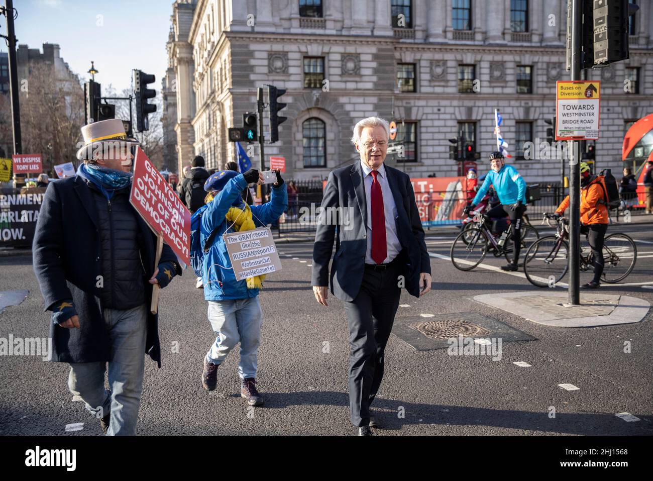 Protesters target Conservative MP David Davis outside Houses of parliament on the day that Boris Johnson faces further demands to resign, London, UK Whitehall, London, England, UK 26th January 2022 Credit: Jeff Gilbert/Alamy Live News Stock Photo
