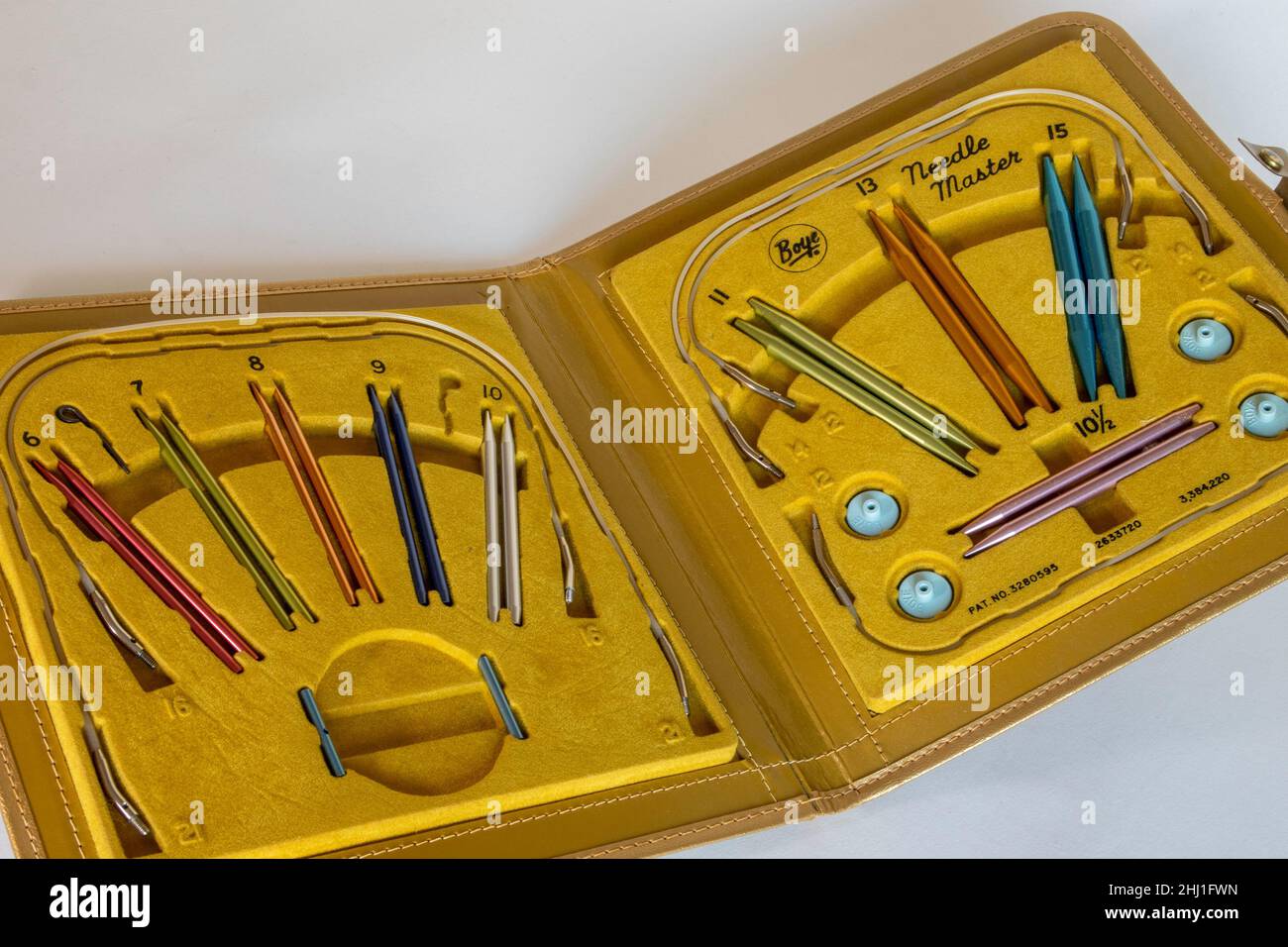 Knitting needle sizes hires stock photography and images Alamy