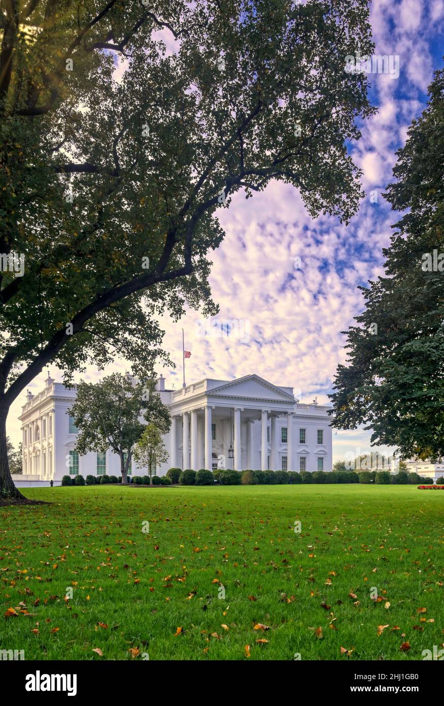 The White House located at 1600 Pennsylvania Avenue in Washington, D.C. Stock Photo
