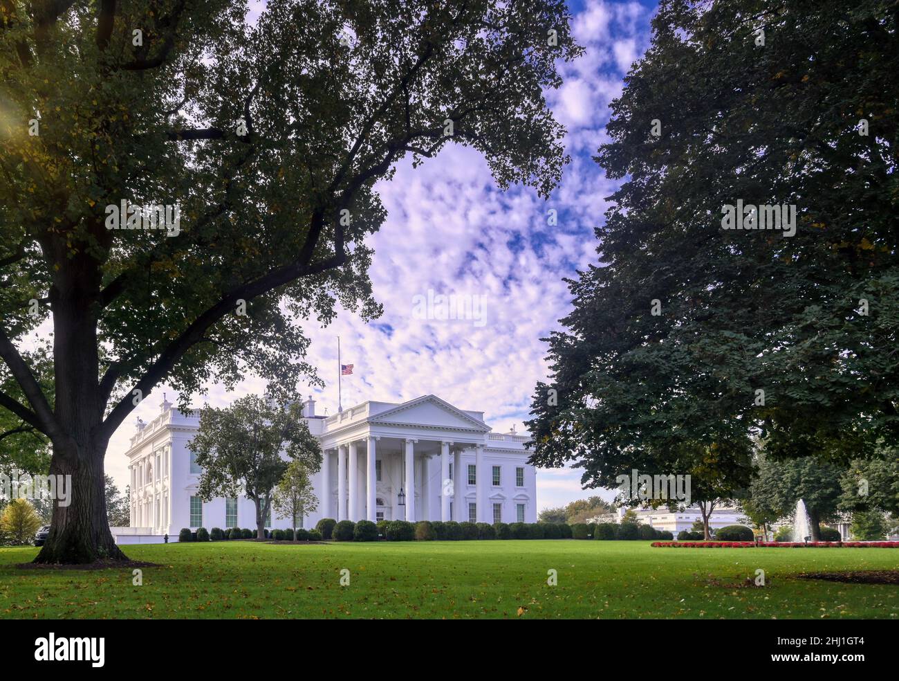 The White House located at 1600 Pennsylvania Avenue in Washington, D.C. Stock Photo