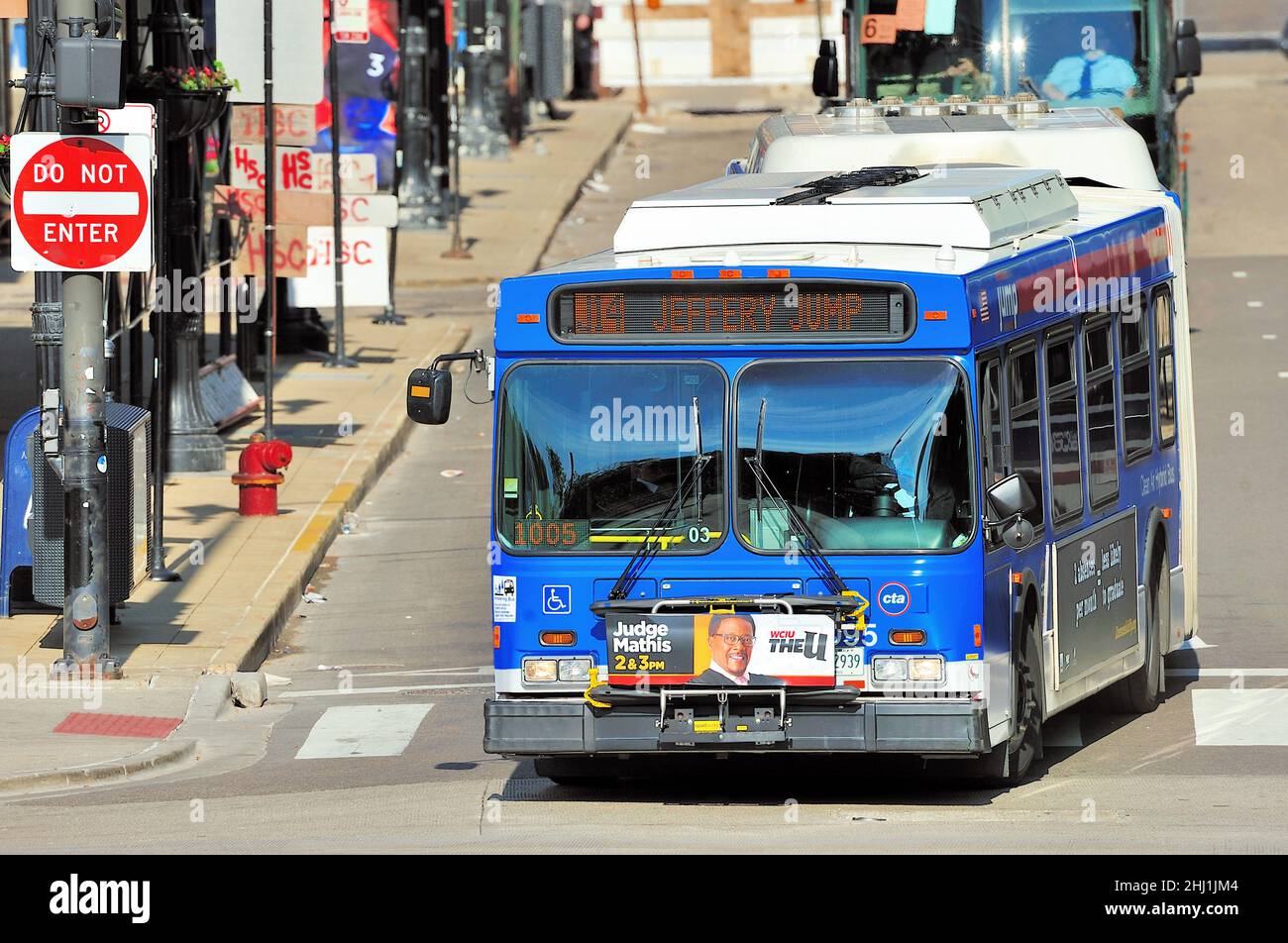Chicago, Illinois, USA. A CTA jump bus turning south onto Michigan