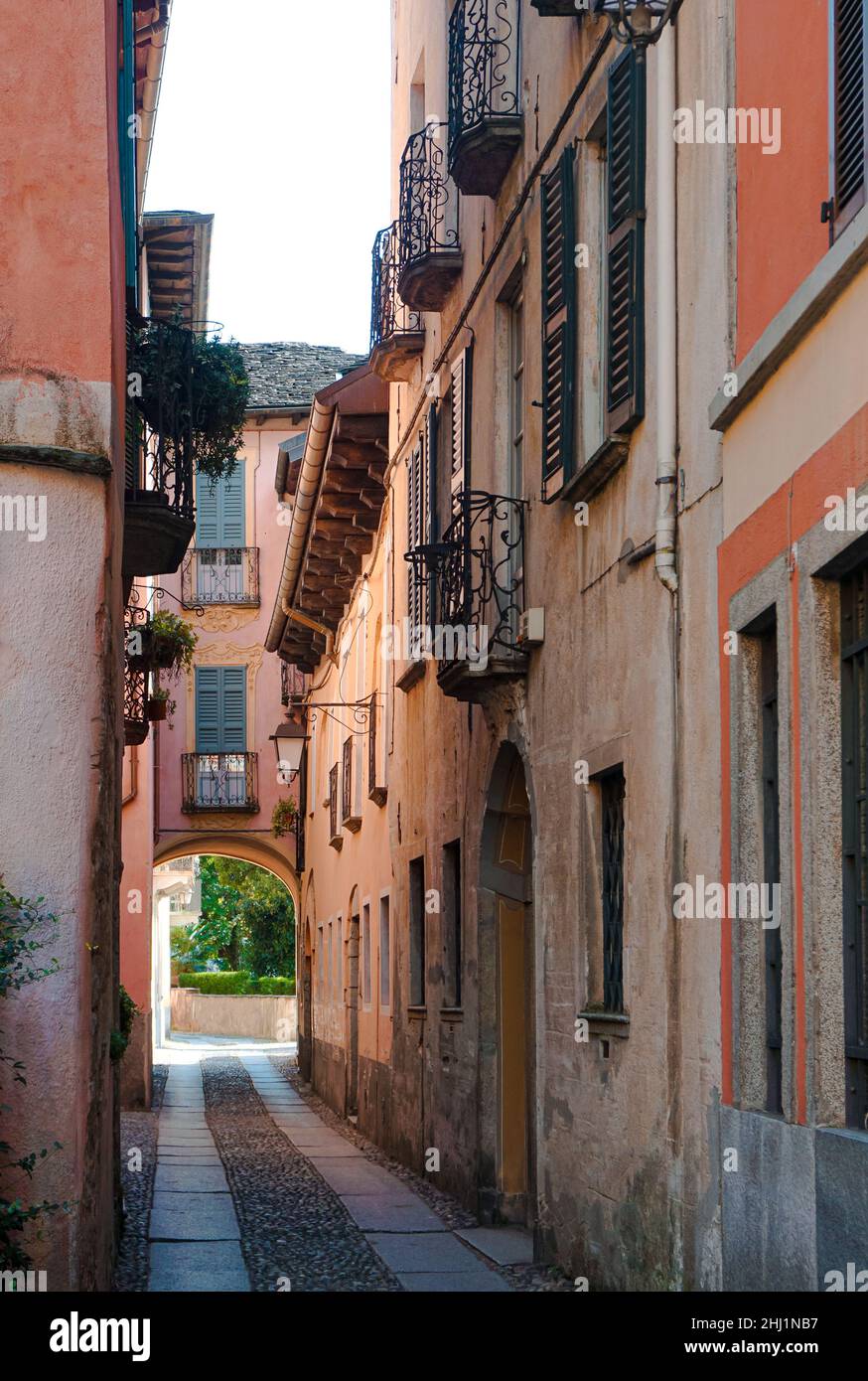 A narrow, romantic street in the Italian countryside Stock Photo
