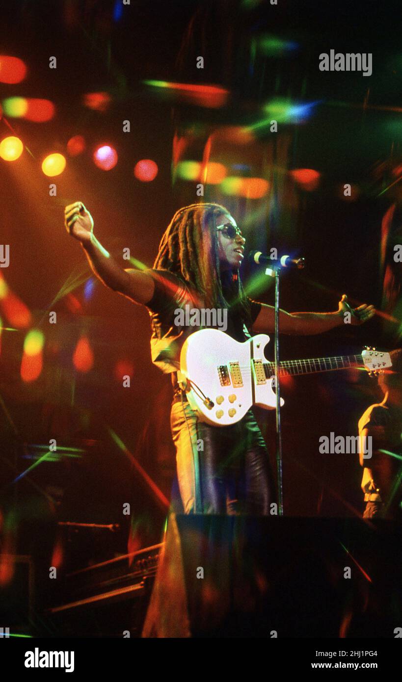 Rock guitarist eddy grant hi-res stock photography and images - Alamy