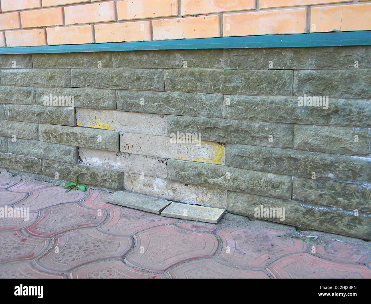 Foundation Repair Warning Signs. House foundation repair. Foundation Repair Stock Photo Alamy