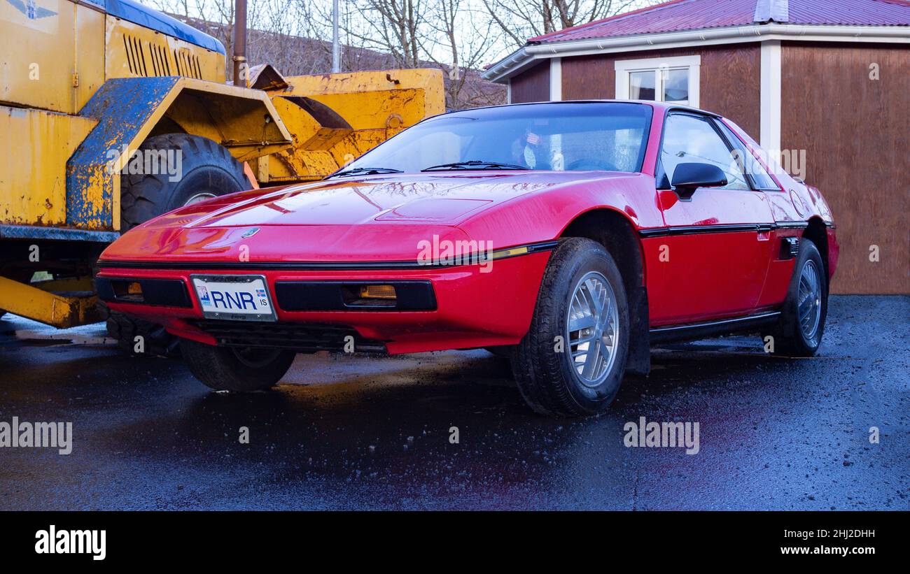 File:1985 Pontiac Fiero GT front right.jpg - Wikimedia Commons