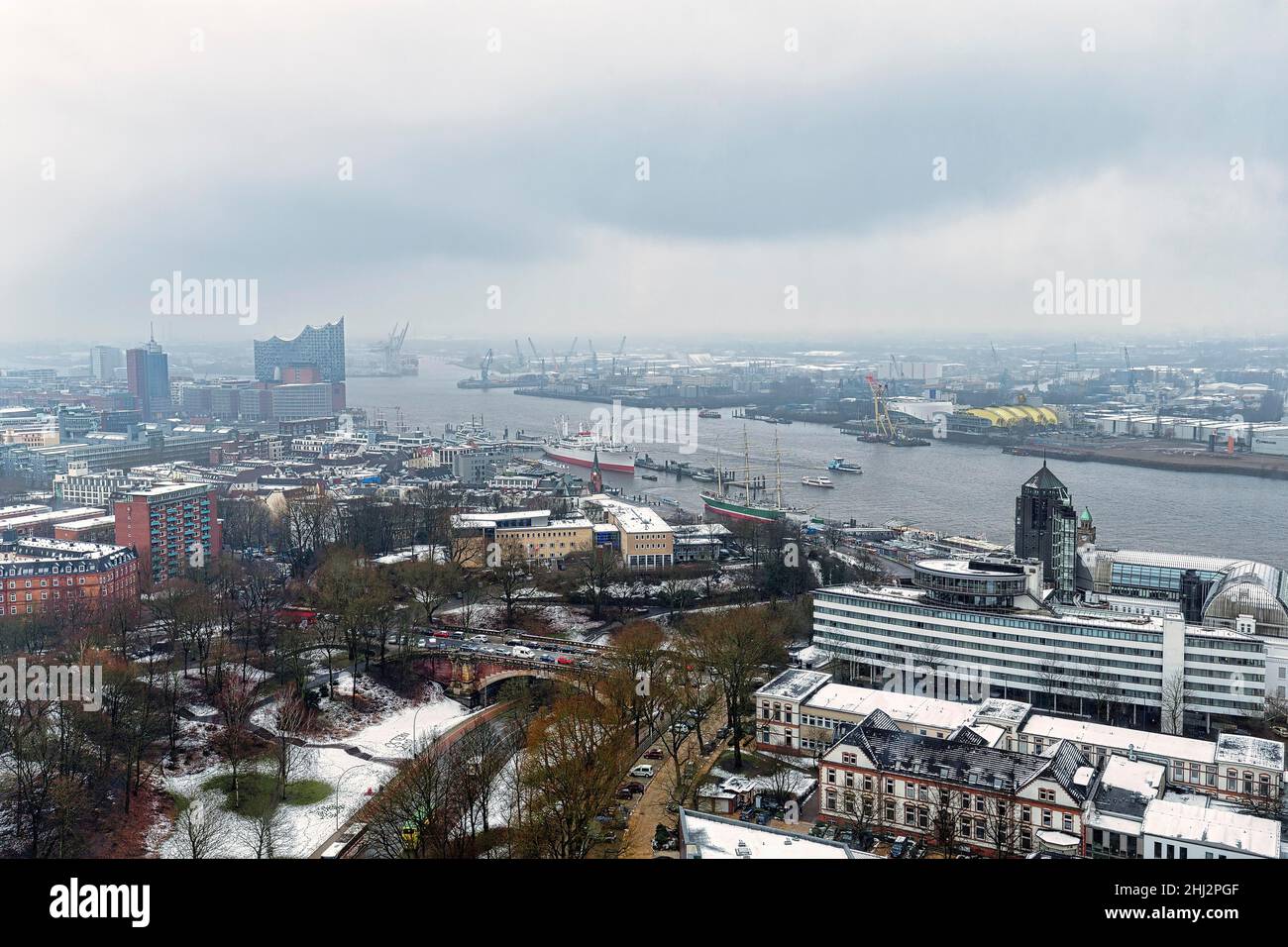 View from above towards the Elbe, with Elbe Philharmonic Hall in the haze, dreary winter weather, Hamburg, Germany Stock Photo