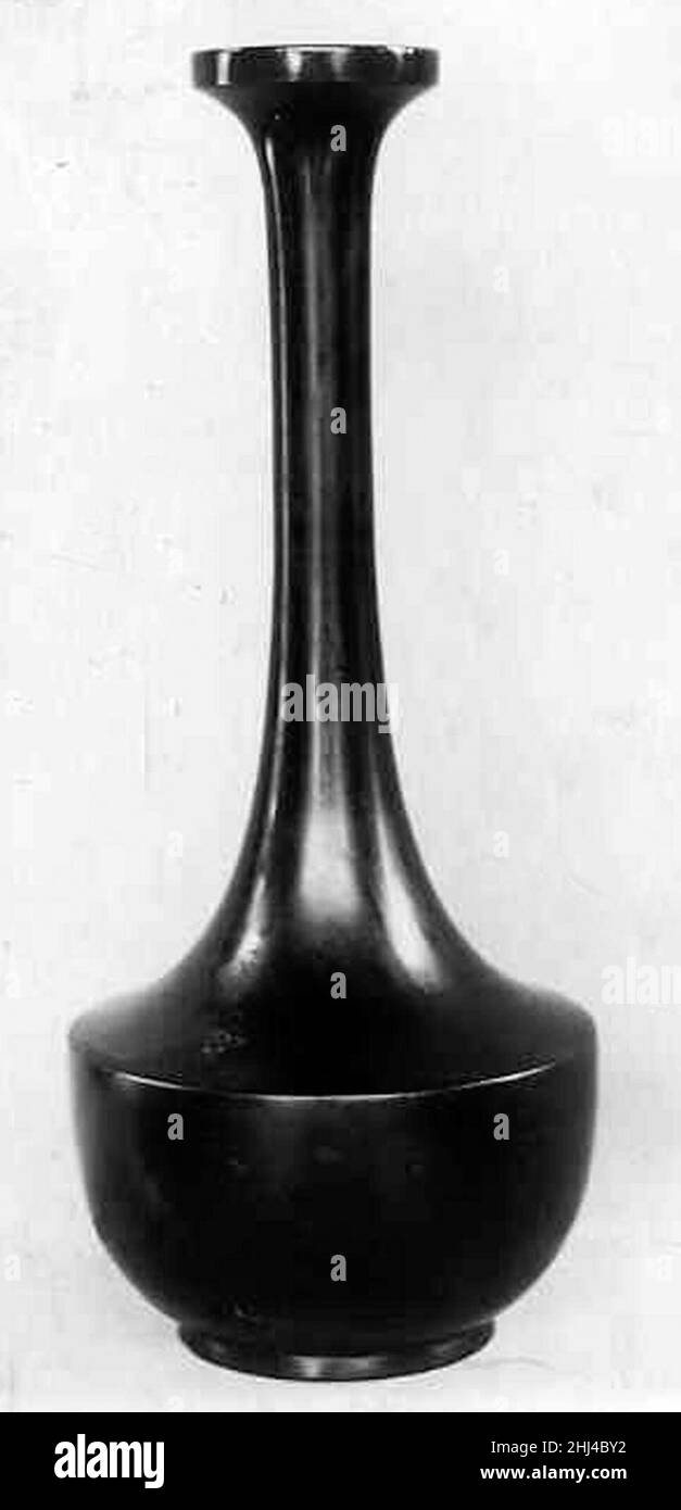 Flower Vase in "Crane's Neck" shape mid18thlate 19th century Japan