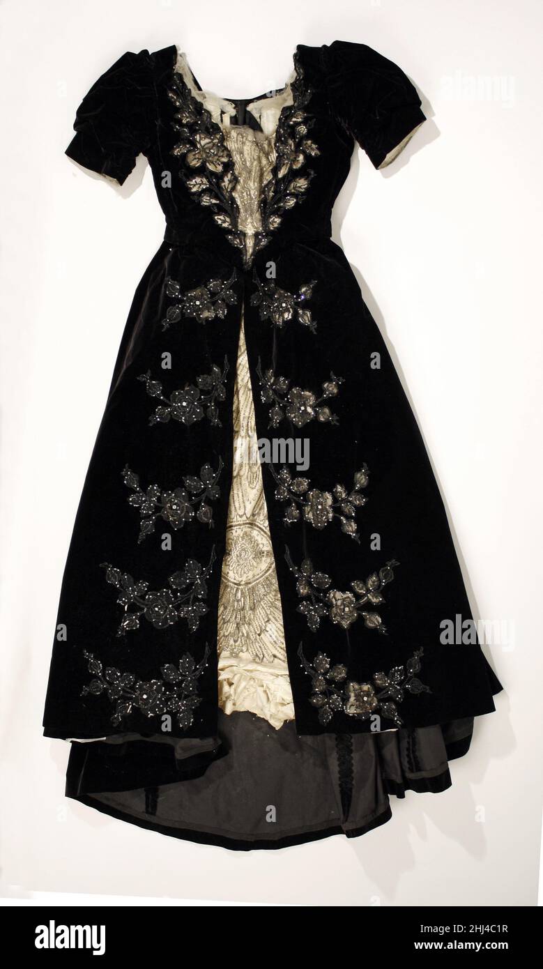 Evening dress ca. 1897 House of Worth French. Evening dress 107005