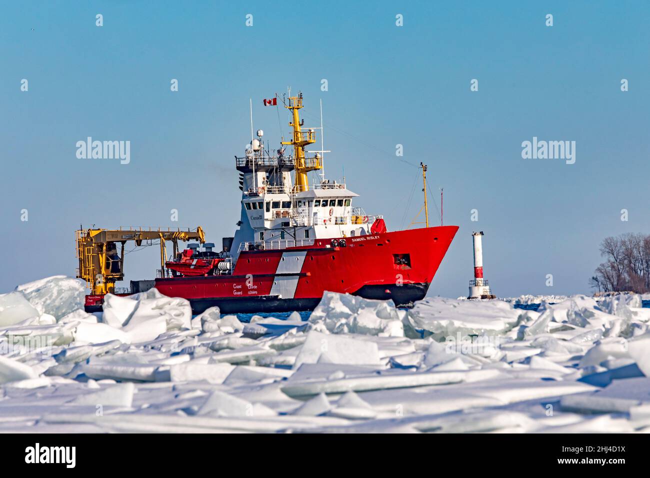 Detroit, Michigan, USA. 26th Jan, 2022. The Canadian Coast Guard vessel Samuel Risley does icebreaking on Lake St. Clair near the Detroit River. Cold weather in the region has created ice jams and caused shipping problems in some locations, Credit: Jim West/Alamy Live News Stock Photo