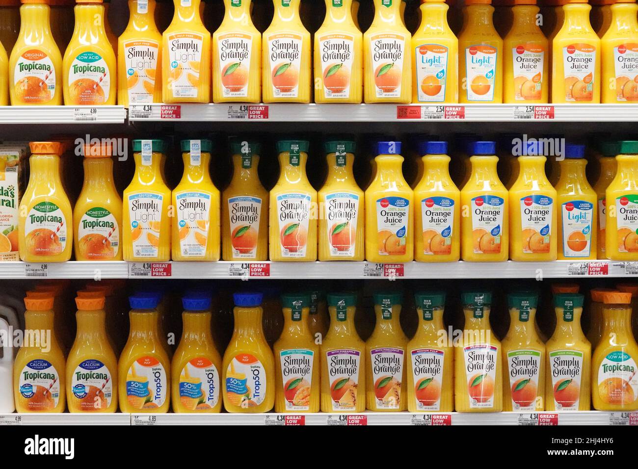 Ladue, United States. 26th Jan, 2022. Orange juice of all kinds, sit on a shelve for sale at Schnucks Markets in Ladue, Missouri on Wednesday, January 26, 2022. The U.S. Department of Agriculture warned orange growers may see a low crop yield this year because of the Citrus Greening Diseases. Infected trees bear fruit that are smaller, higher in acidity and lower in sugar. Officials say this years crop could be one of the worst seasons since World War II and juice prices will increase as well. Photo by Bill Greenblatt/UPI Credit: UPI/Alamy Live News Stock Photo