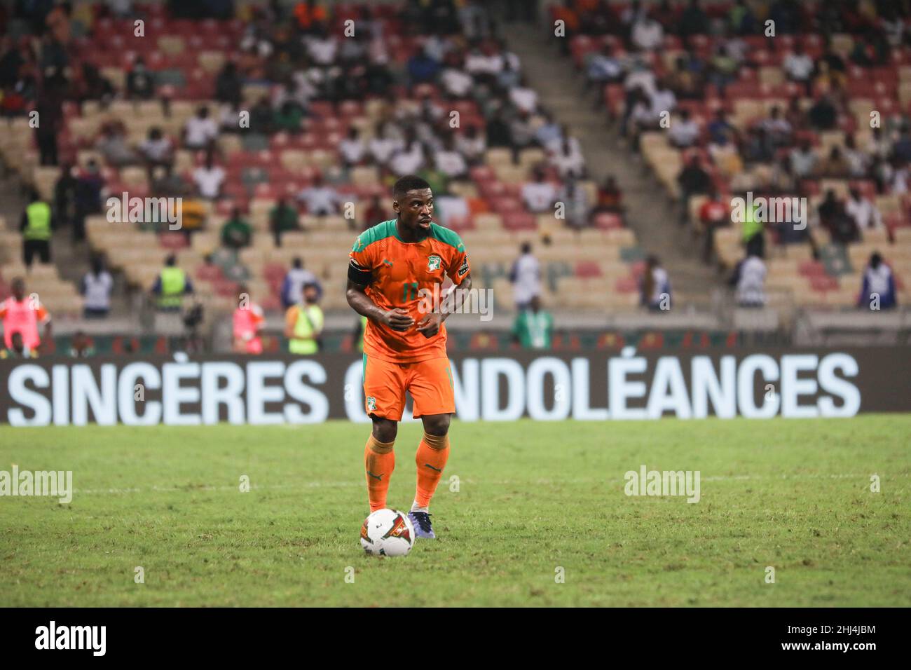 Douala, CAMEROON - JANUARY 26: Serge Aurier of Ivory Coast during the 2021 Africa Cup of Nations Play Offs - 1/8-finals match between Ivory Coast and Egypt at Japoma Stadium, Douala, January 26, 2022 in Douala, Cameroon. (Photo by SF) Credit: Sebo47/Alamy Live News Stock Photo