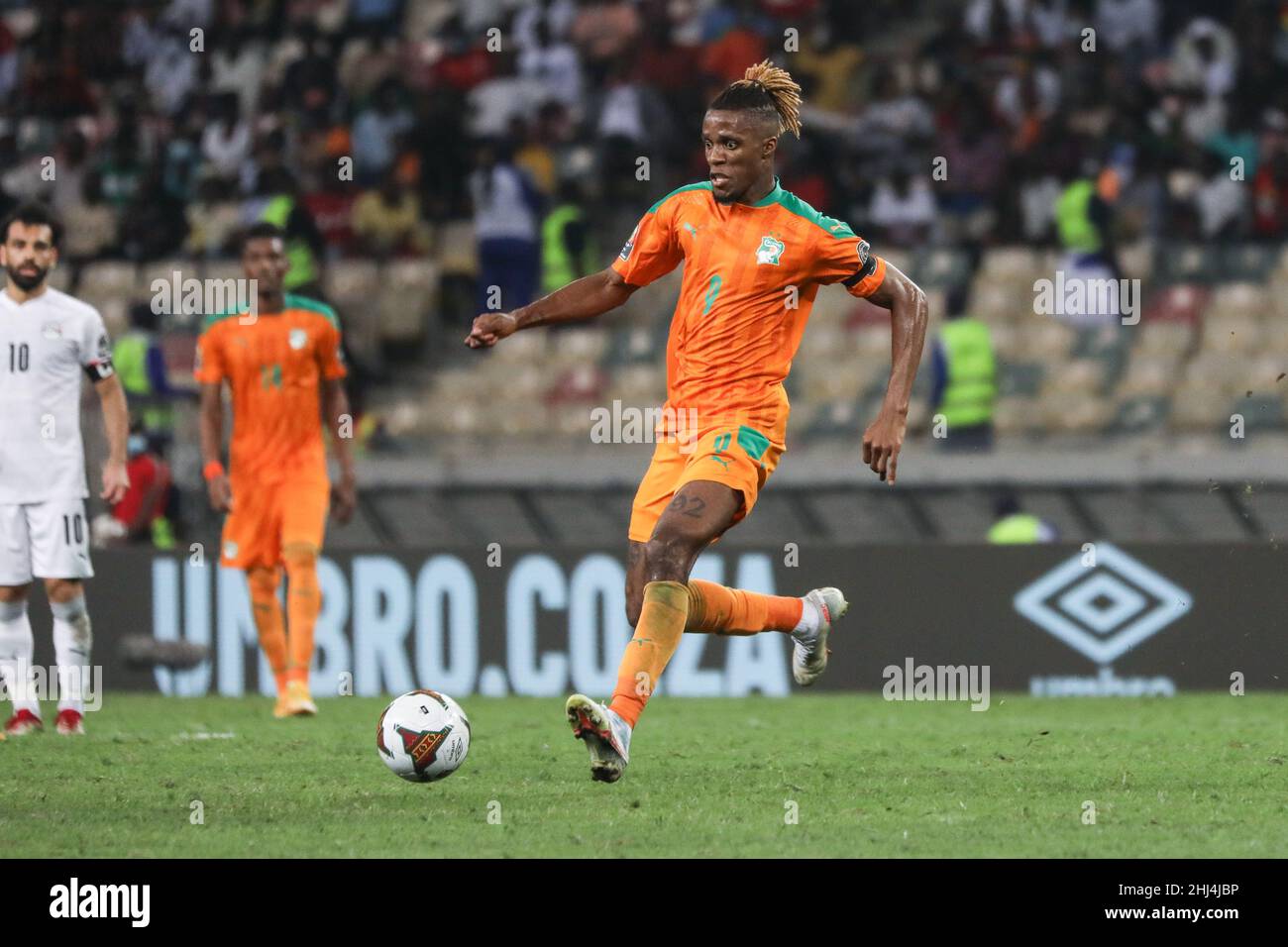 Douala, CAMEROON - JANUARY 26:  Wilfried Zaha of Ivory Coast during the 2021 Africa Cup of Nations Play Offs - 1/8-finals match between Ivory Coast and Egypt at Japoma Stadium, Douala, January 26, 2022 in Douala, Cameroon. (Photo by SF) Credit: Sebo47/Alamy Live News Stock Photo