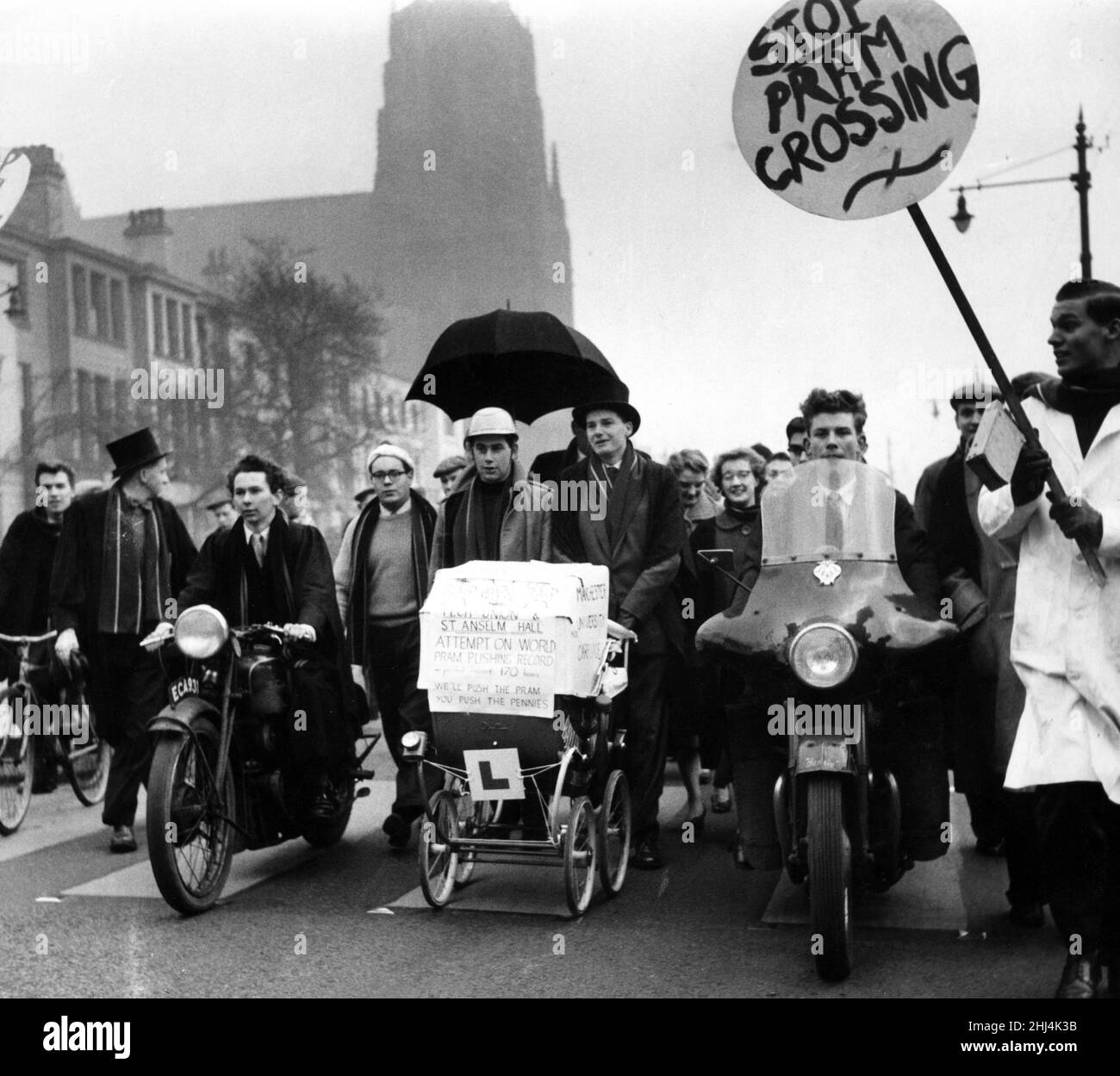 Manchester University and Faculty of Technology rag. Start of the attempt on the world pram pushing record. 2nd February 1959. Stock Photo
