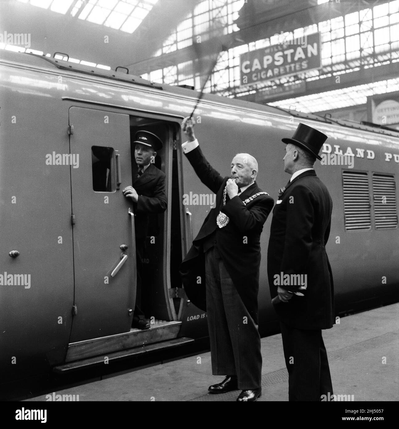 The Midland Pullman leaving Manchester for it's innaugral journey to London. Station Master J.Balmer and Lord Mayor Arthur Donovan blows the whistle. 4th July 1960 Stock Photo