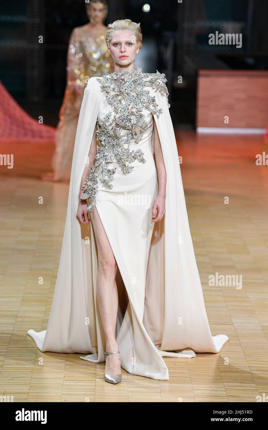 Paris, France. 26th Jan, 2022. ELIE SAAB Haute Couture SS22 Runway during Haute  Couture Spring Summer 2022 - January 2022 - Paris, France 26/01/2022  Credit: dpa/Alamy Live News Stock Photo - Alamy