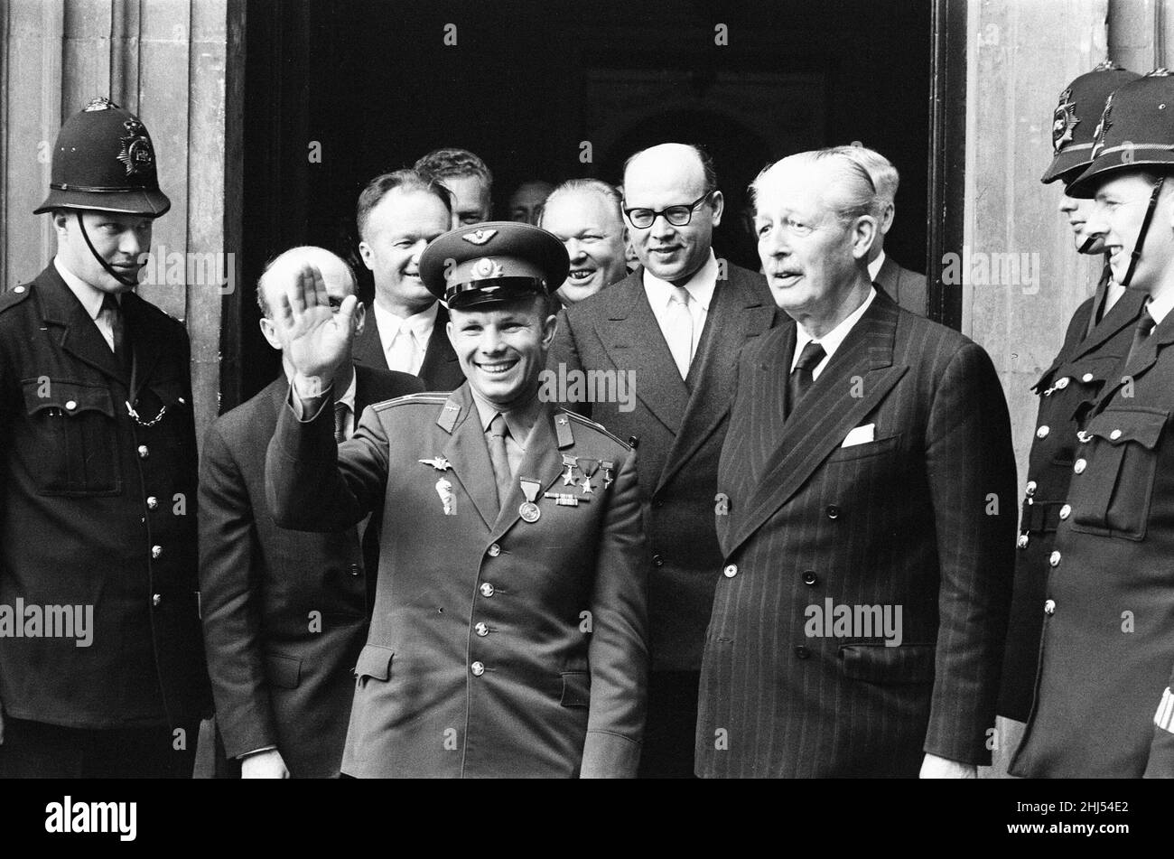 Yuri gagarin visit to london Black and White Stock Photos & Images - Alamy