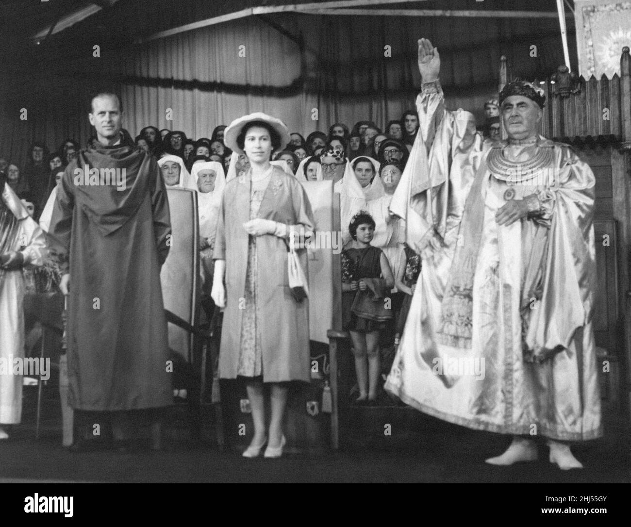 Queen Elizabeth II pictured during two day visit to the welsh capital, Cardiff, Wales, Friday 5th August 1960. Out Picture Shows ... The Queen and Duke of Edinburgh at The National Eisteddfod of Wales, a cultural festival of music, song and poetry. Prince Philip wearing the green robes of a bard, is given his Welsh bardic title Philip Meirionnydd by the Archdruid Trefin of Wales, Edgar Phillips (right). Stock Photo