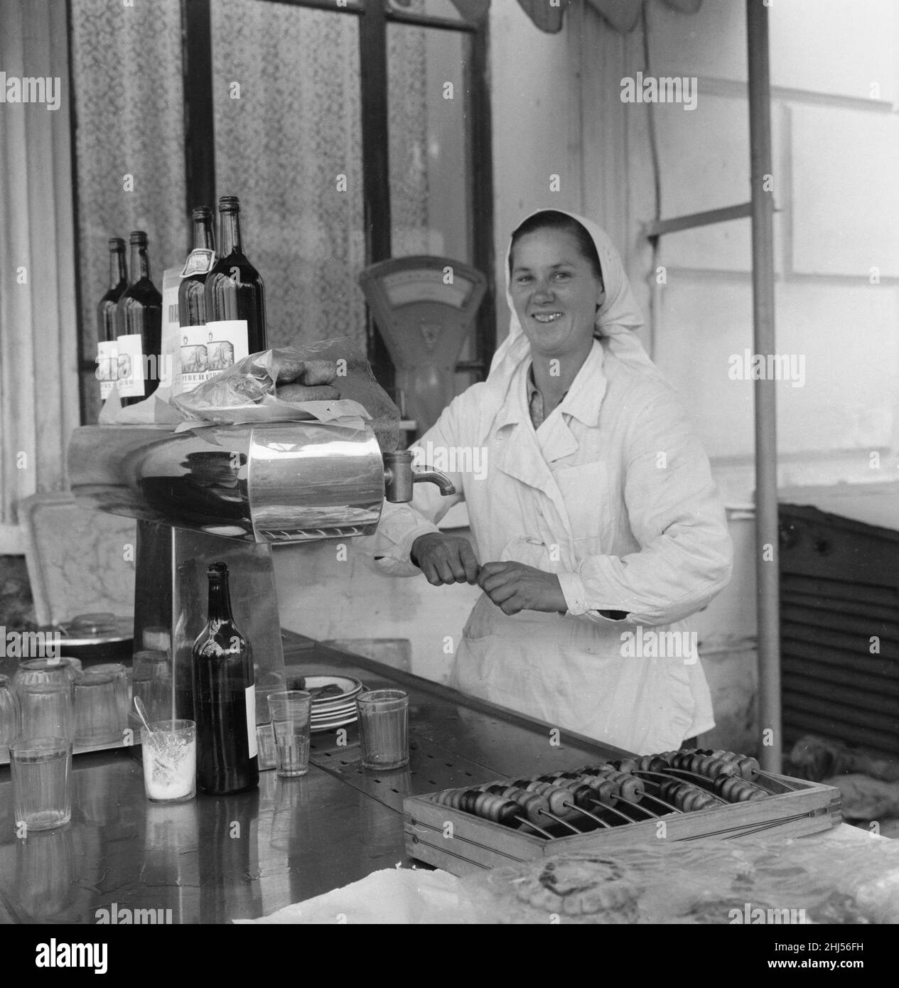 Russian tea urn Black and White Stock Photos & Images Alamy