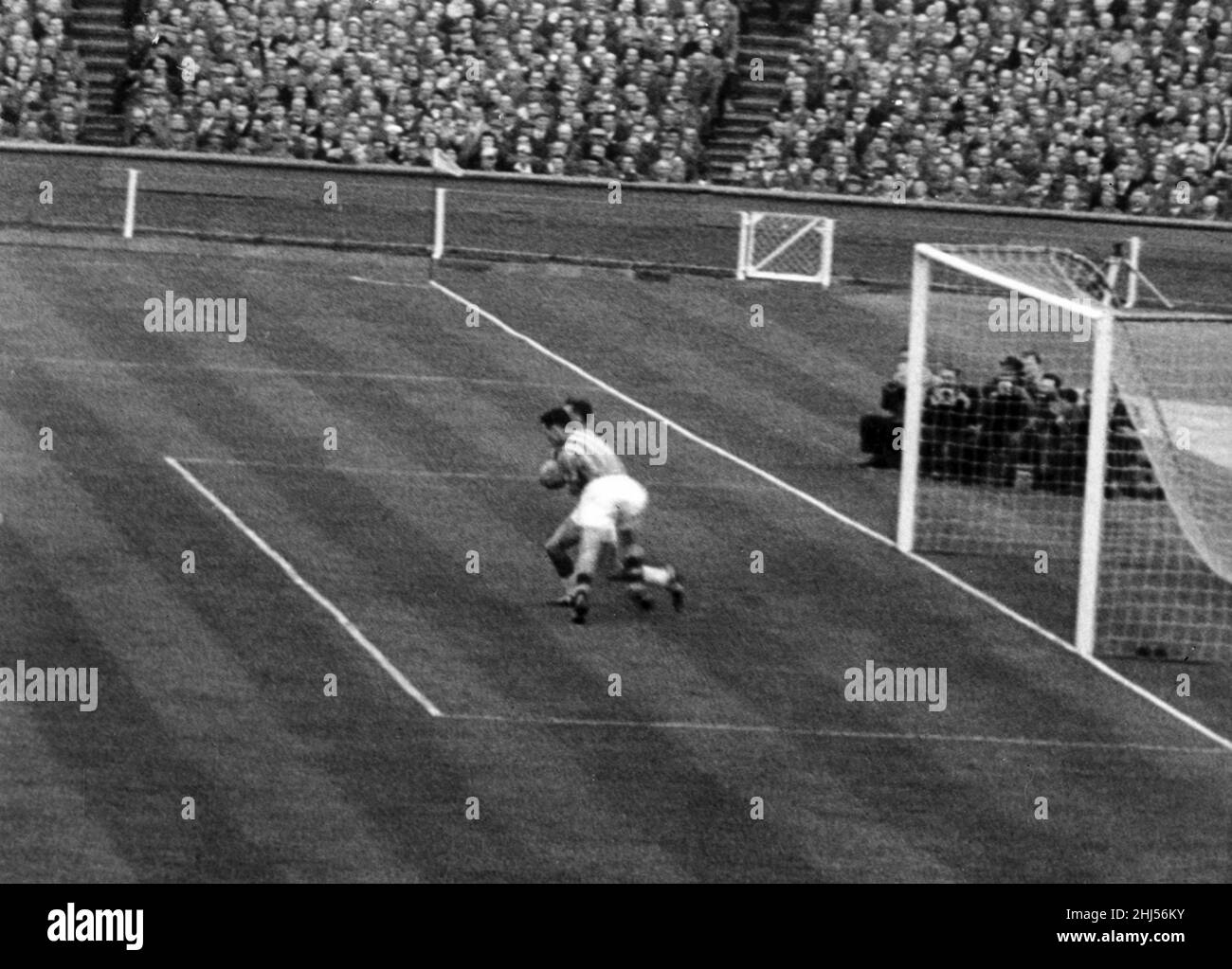 Aston Villa 2-1 Manchester United, FA Cup Final 1957, Wembley Stadium, Saturday 4th May 1957. The final was marred by a collision after only six minutes between Villa forward Peter McParland and United goalkeeper Ray Wood, which left Wood unconscious with a broken cheekbone. Stock Photo